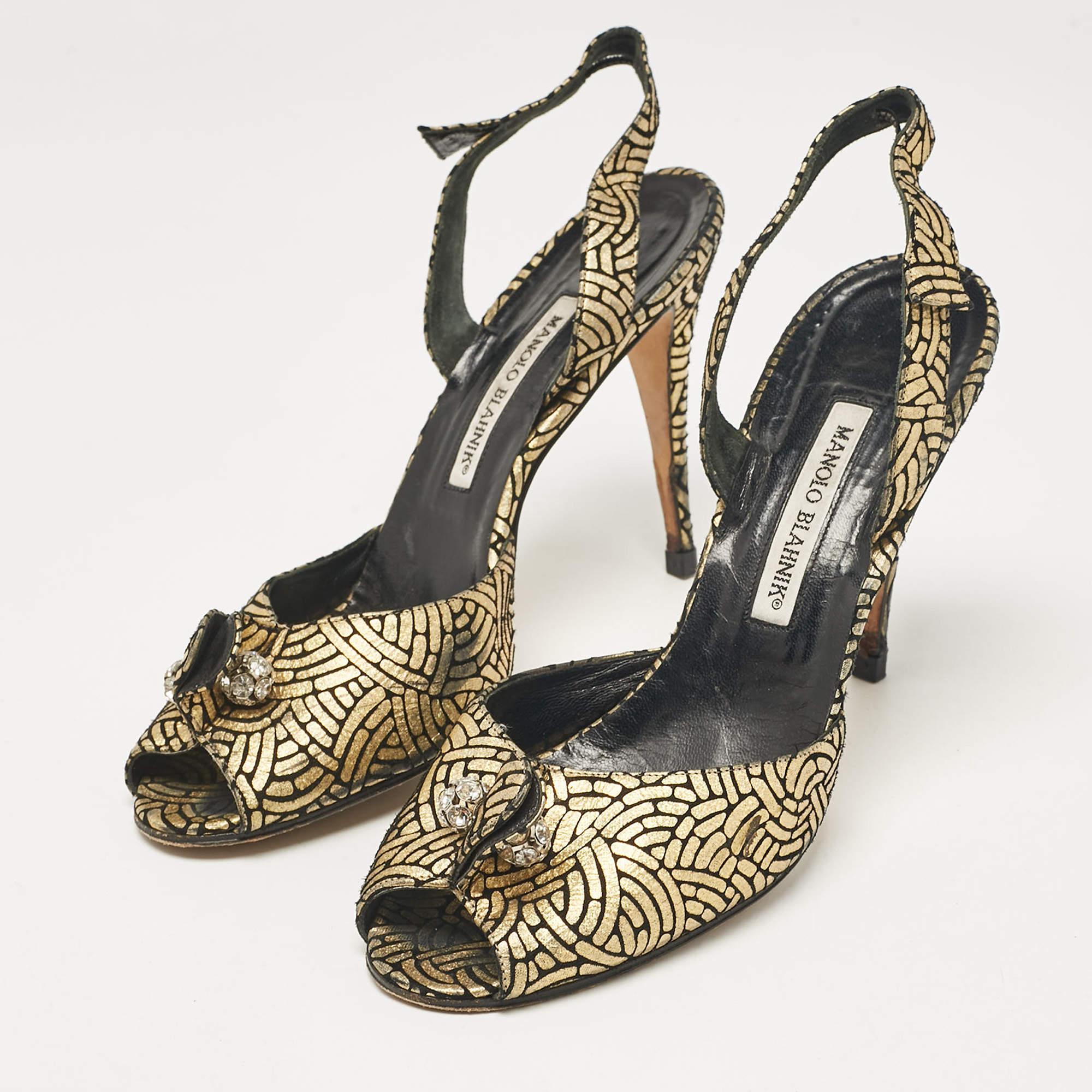 These sandals will frame your feet in an elegant manner. Crafted from quality materials  they display a classy design and comfortable insoles.