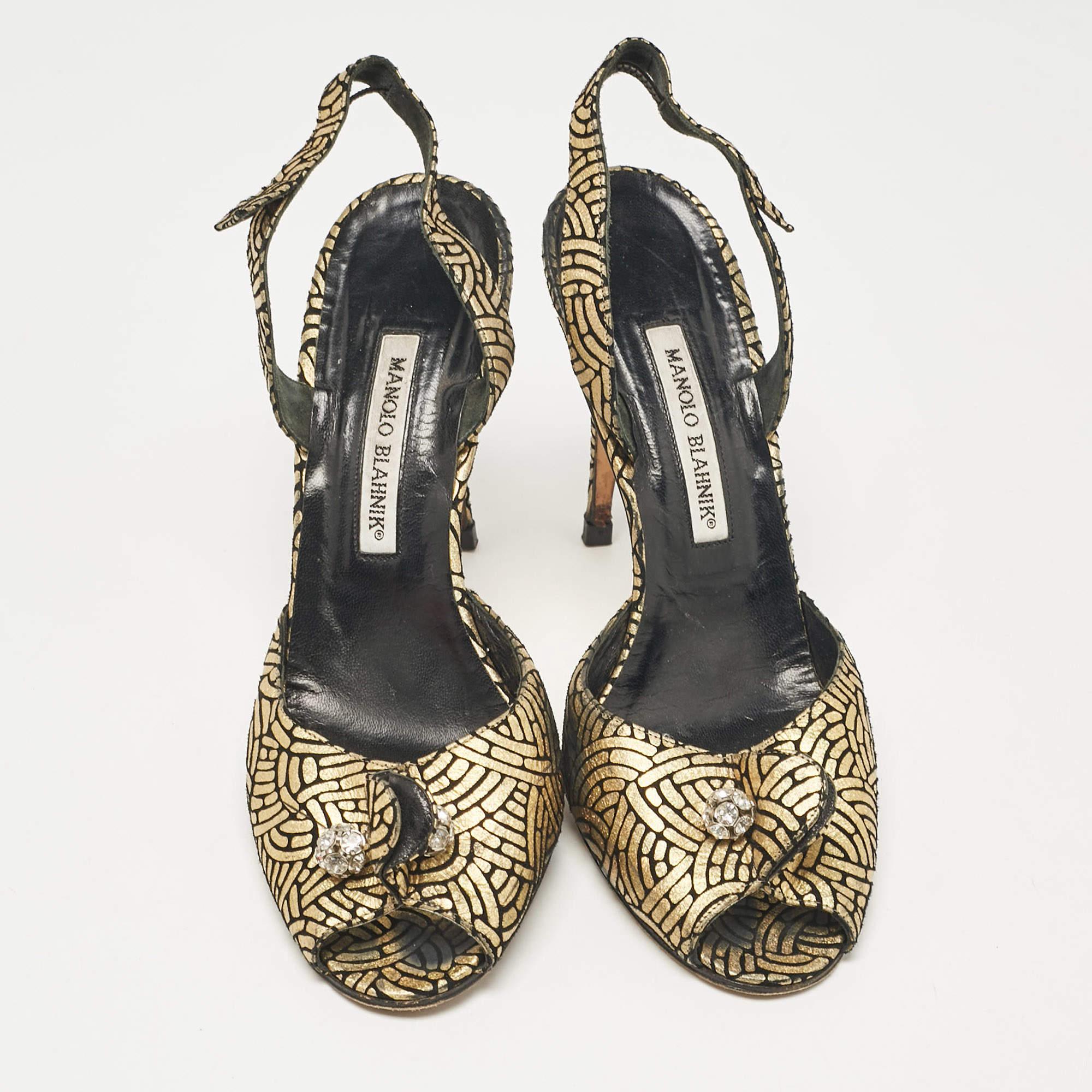 Manolo Blahnik Gold/Black Leather Slingback Sandals Size 40 In Fair Condition For Sale In Dubai, Al Qouz 2