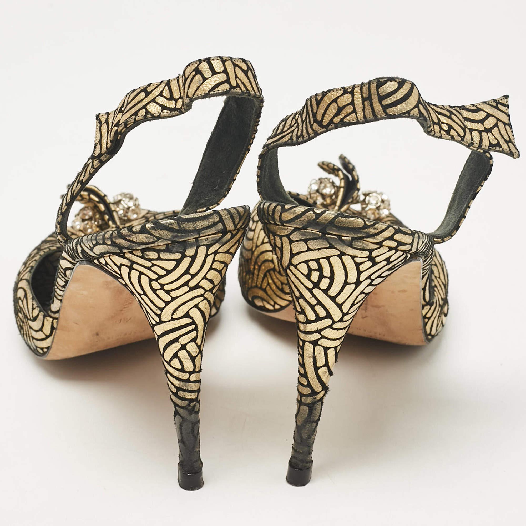 Manolo Blahnik Gold/Black Leather Slingback Sandals Size 40 For Sale 1