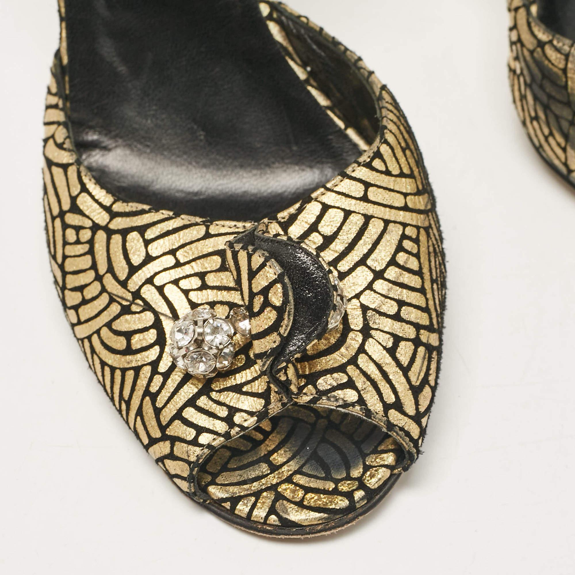 Manolo Blahnik Gold/Black Leather Slingback Sandals Size 40 For Sale 3