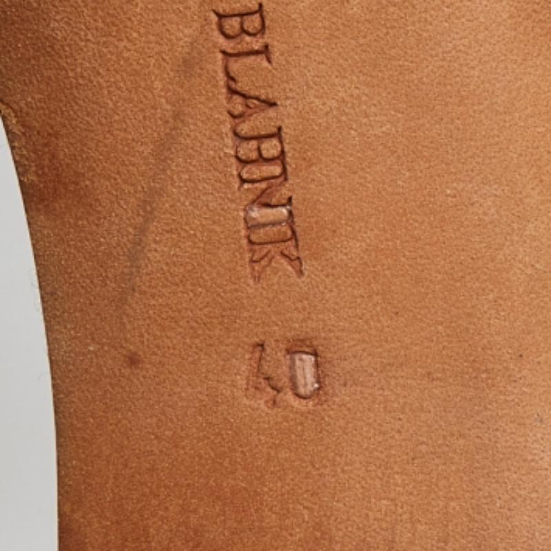 Manolo Blahnik - Escarpins à bout pointu en cuir et tissu de brocart doré - Taille 40 en vente 2
