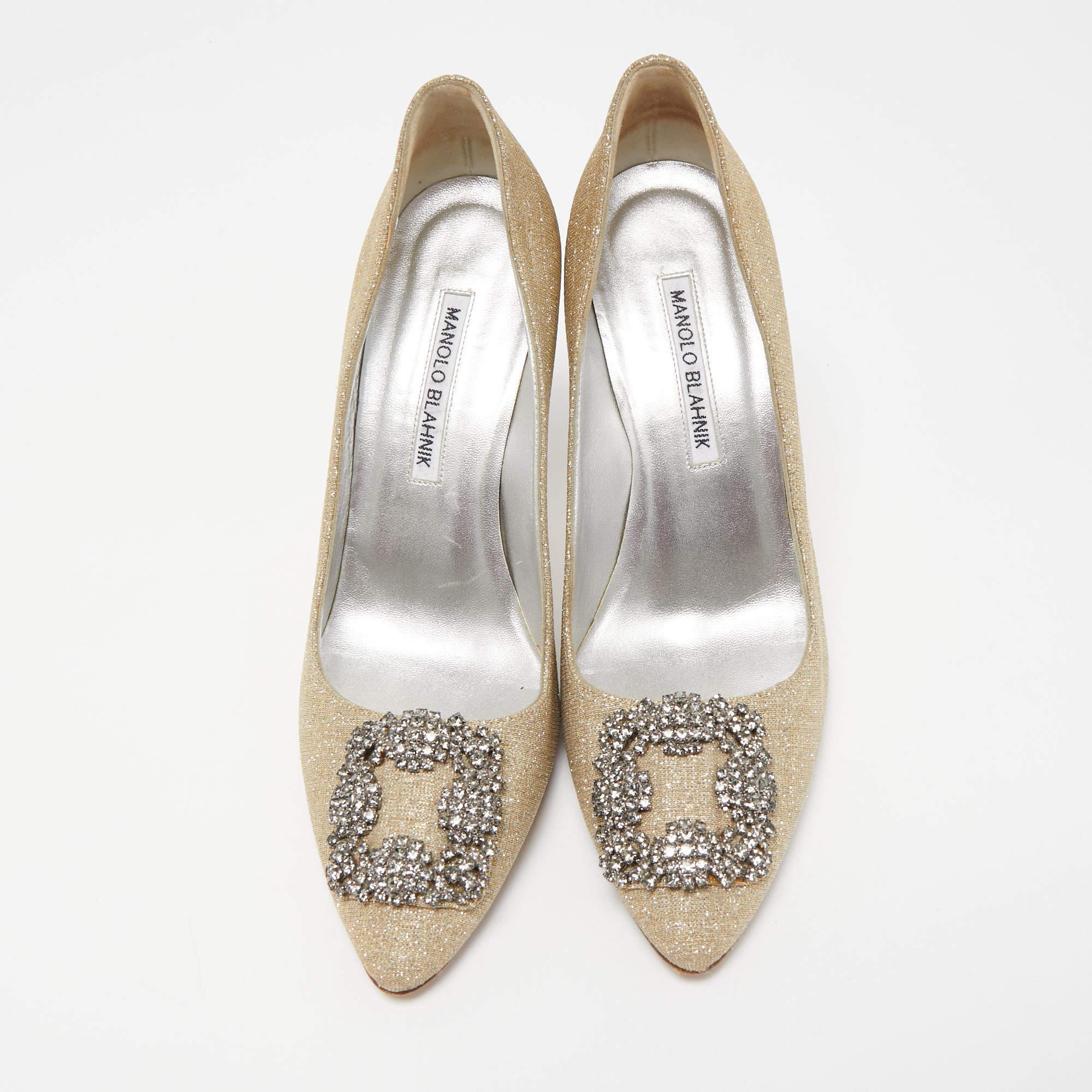 Wonderfully-crafted shoes added with notable elements to fit well and pair perfectly with all your plans. Make these Manolo Blahnik glitter pumps yours today!

