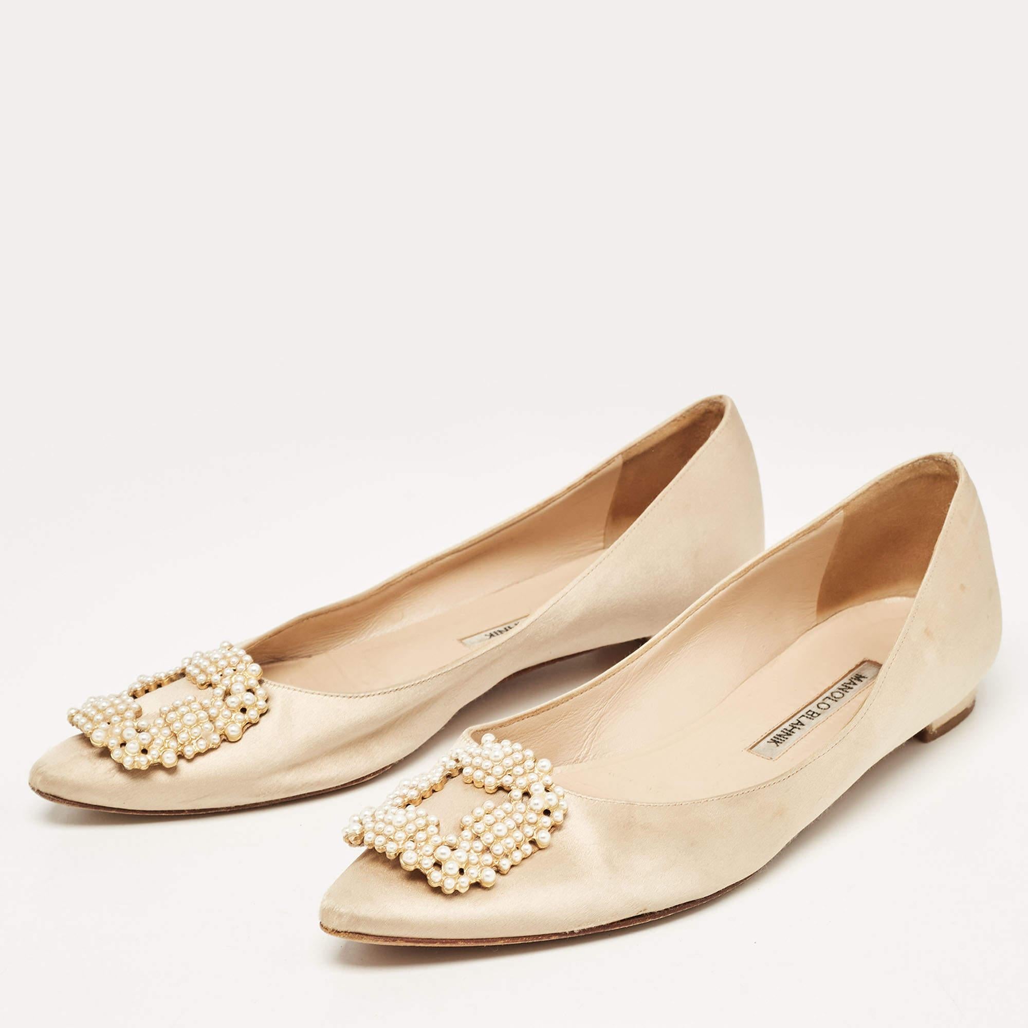 Step into sophistication and comfort with these Manolo Blahnik ballet flats for women. Exquisitely crafted, these versatile shoes blend timeless elegance with everyday ease, ensuring a stylish and relaxed stride.

