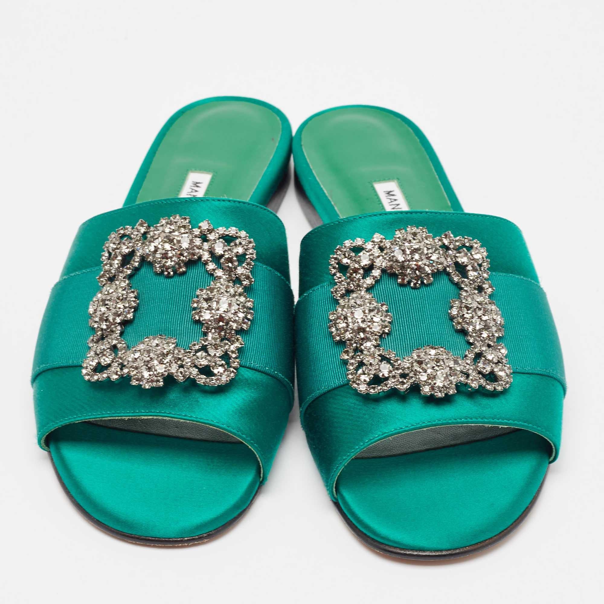 Manolo Blahnik Green Canvas and Satin Martamod Flat Slides Size 38 In Good Condition In Dubai, Al Qouz 2
