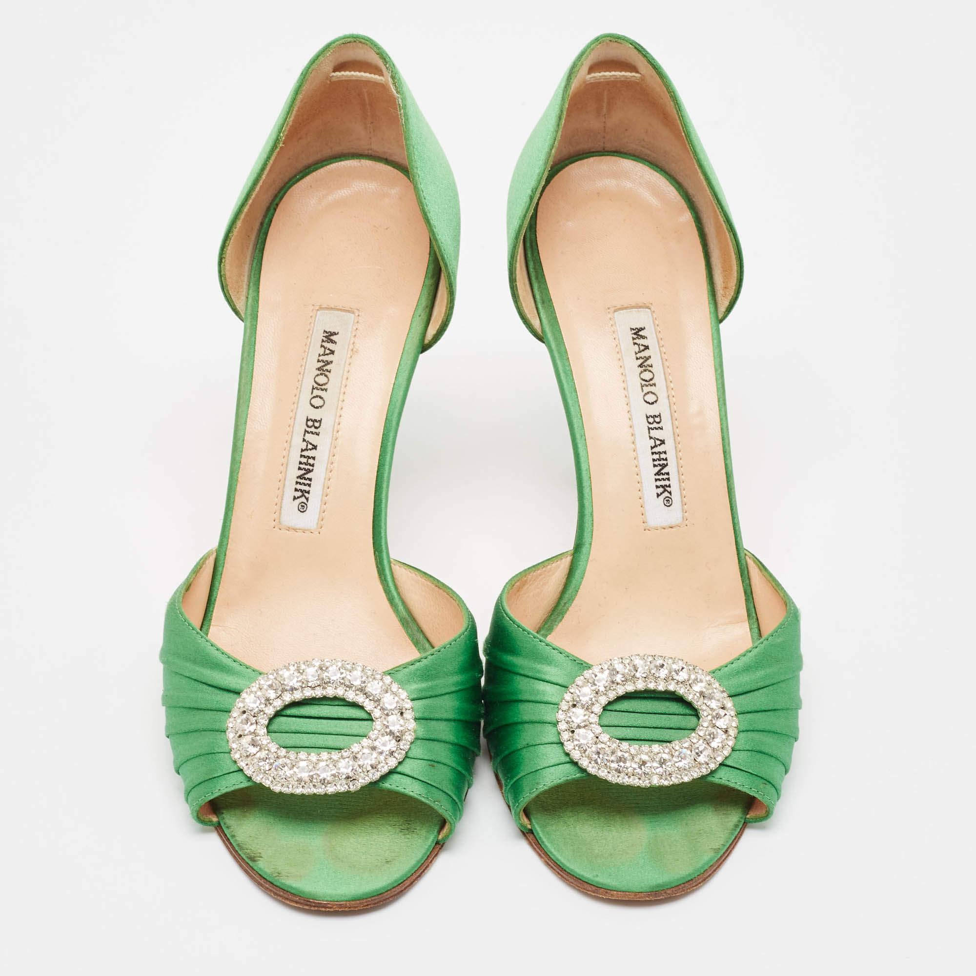 Verde Manolo Blahnik Pumps Sedaraby in raso plissettato verde misura 37 in vendita
