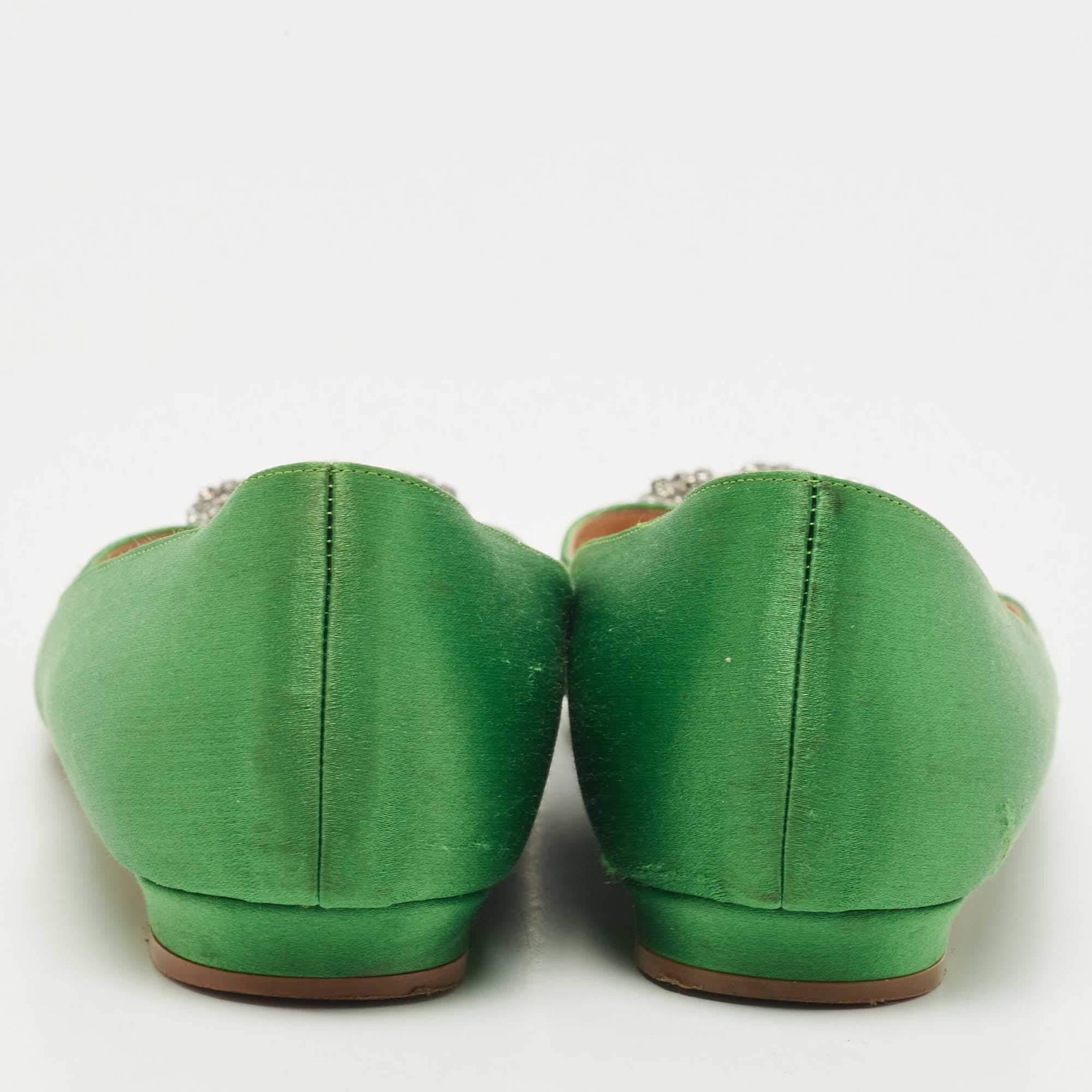 Manolo Blahnik Green Satin Hangisi Ballet Flats Size 37.5 In Fair Condition In Dubai, Al Qouz 2