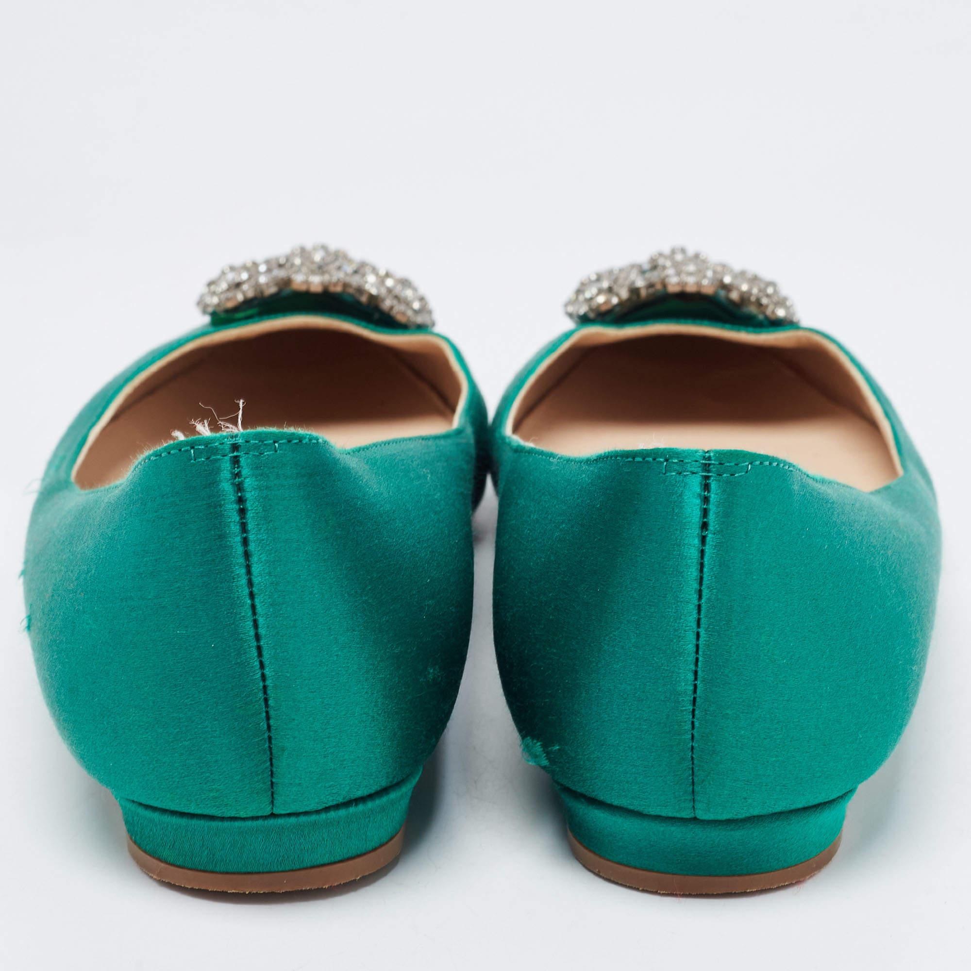 Manolo Blahnik Green Satin Hangisi Ballet Flats Size 37.5 In Good Condition In Dubai, Al Qouz 2