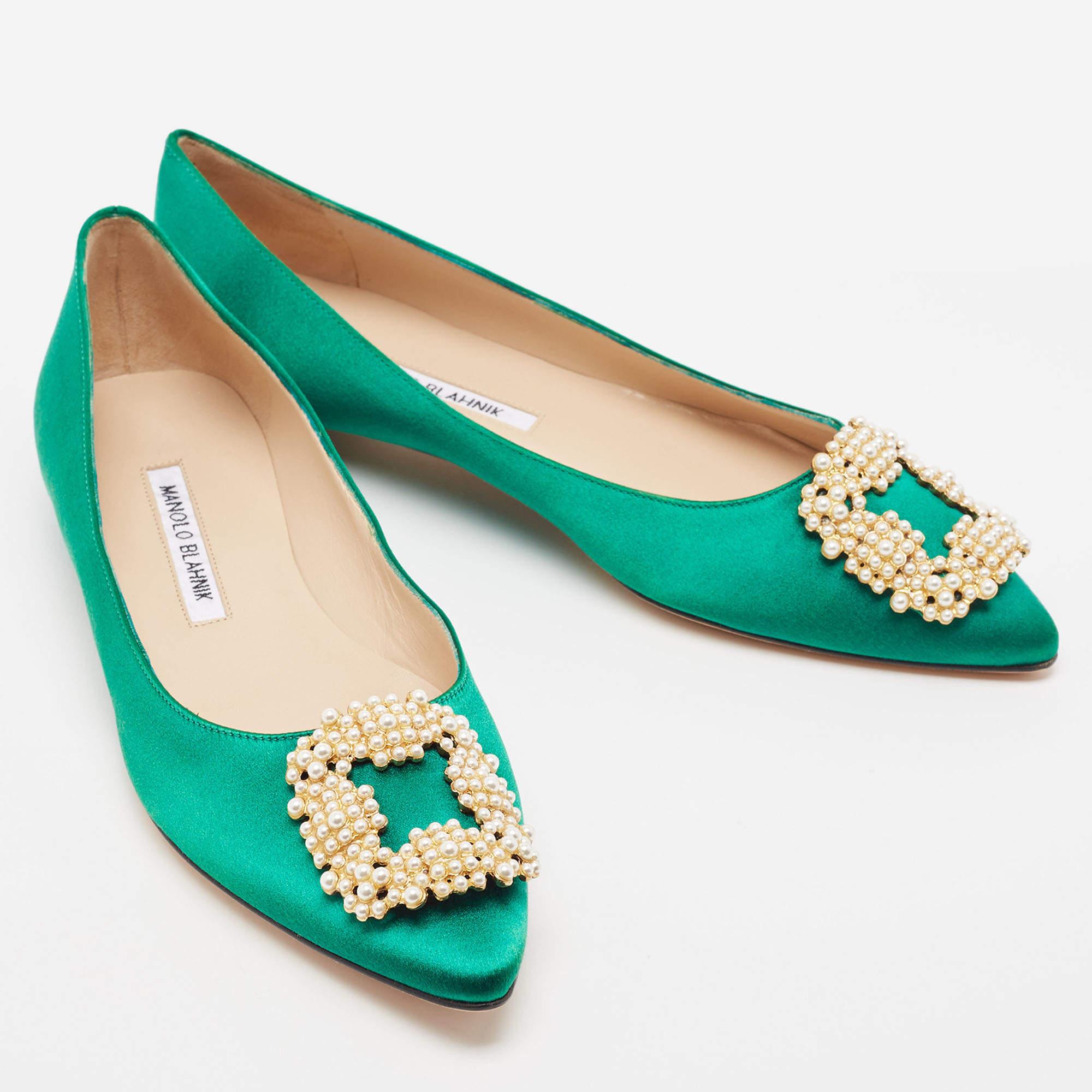 These Hangisi ballet flats are crafted from satin in a green shade into a pointed-toe silhouette augmented by the embellishments perched on the uppers.

