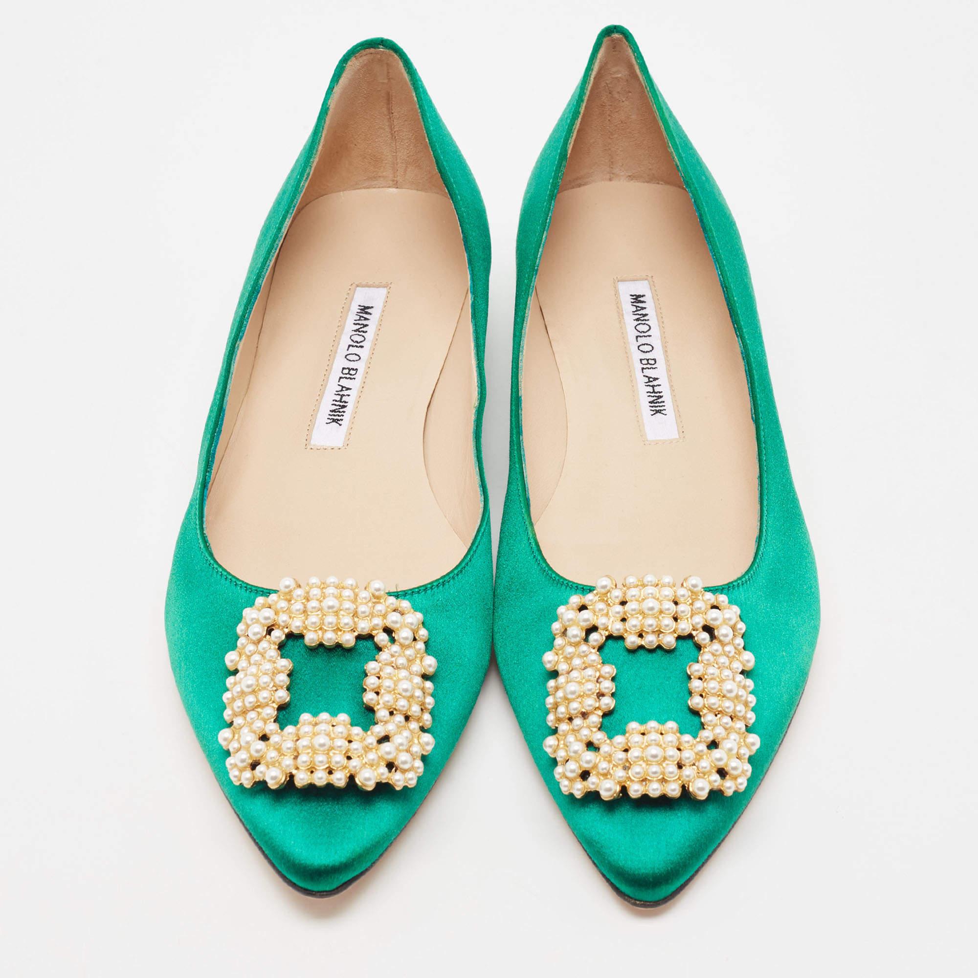Manolo Blahnik Green Satin Hangisi Pearl Embellished Ballet Flats Size 38 In New Condition In Dubai, Al Qouz 2