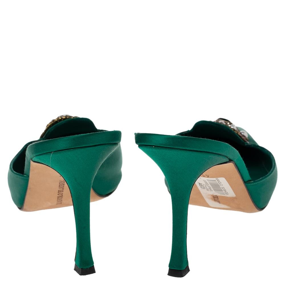 Manolo Blahnik Green Satin Hangisi Sandals Size 41 In Good Condition In Dubai, Al Qouz 2