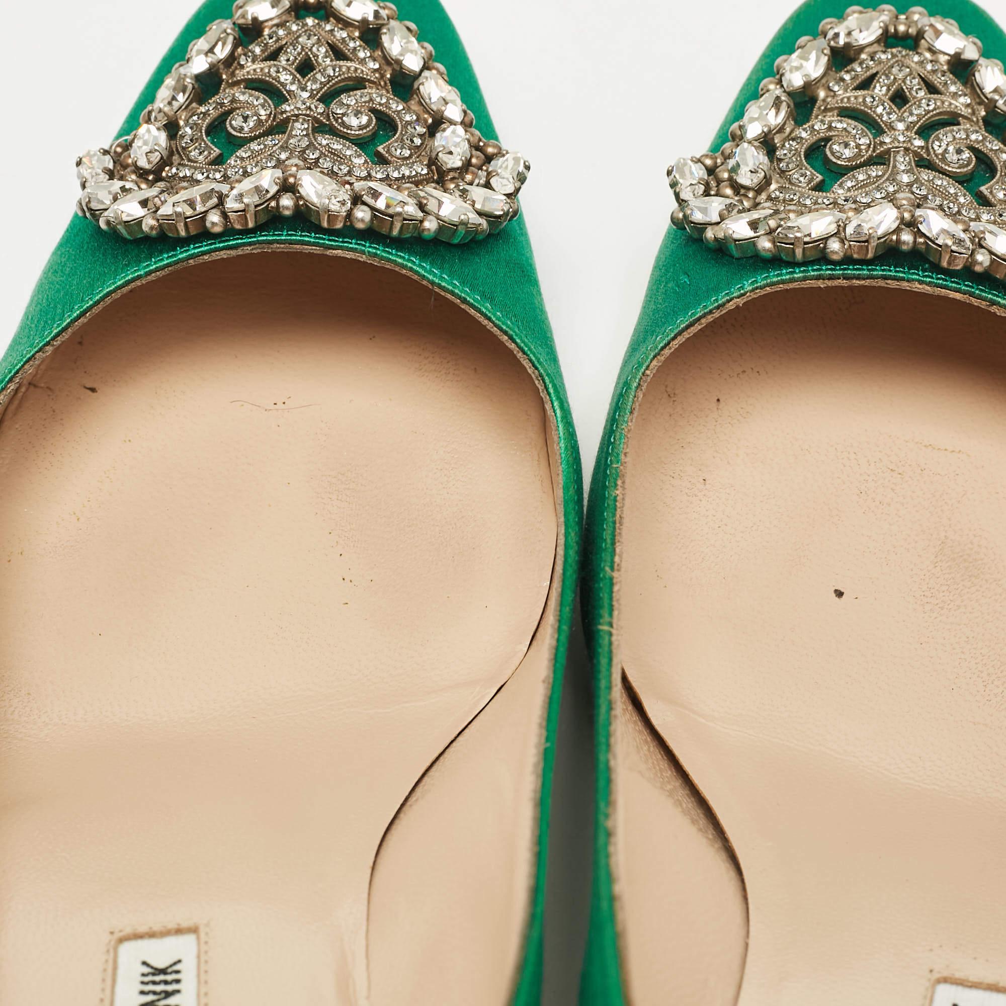 Women's Manolo Blahnik Green Satin Okkaava Crystal Embellished Pumps Size 37.5 For Sale