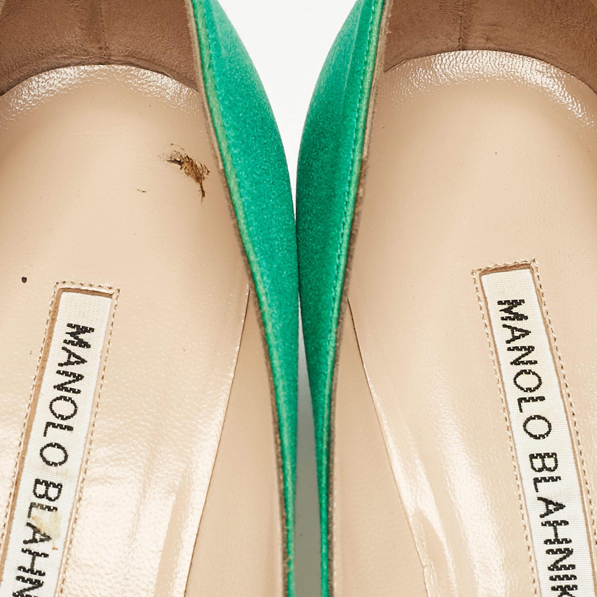 Manolo Blahnik Green Satin Okkaava Crystal Embellished Pumps Size 37.5 For Sale 1