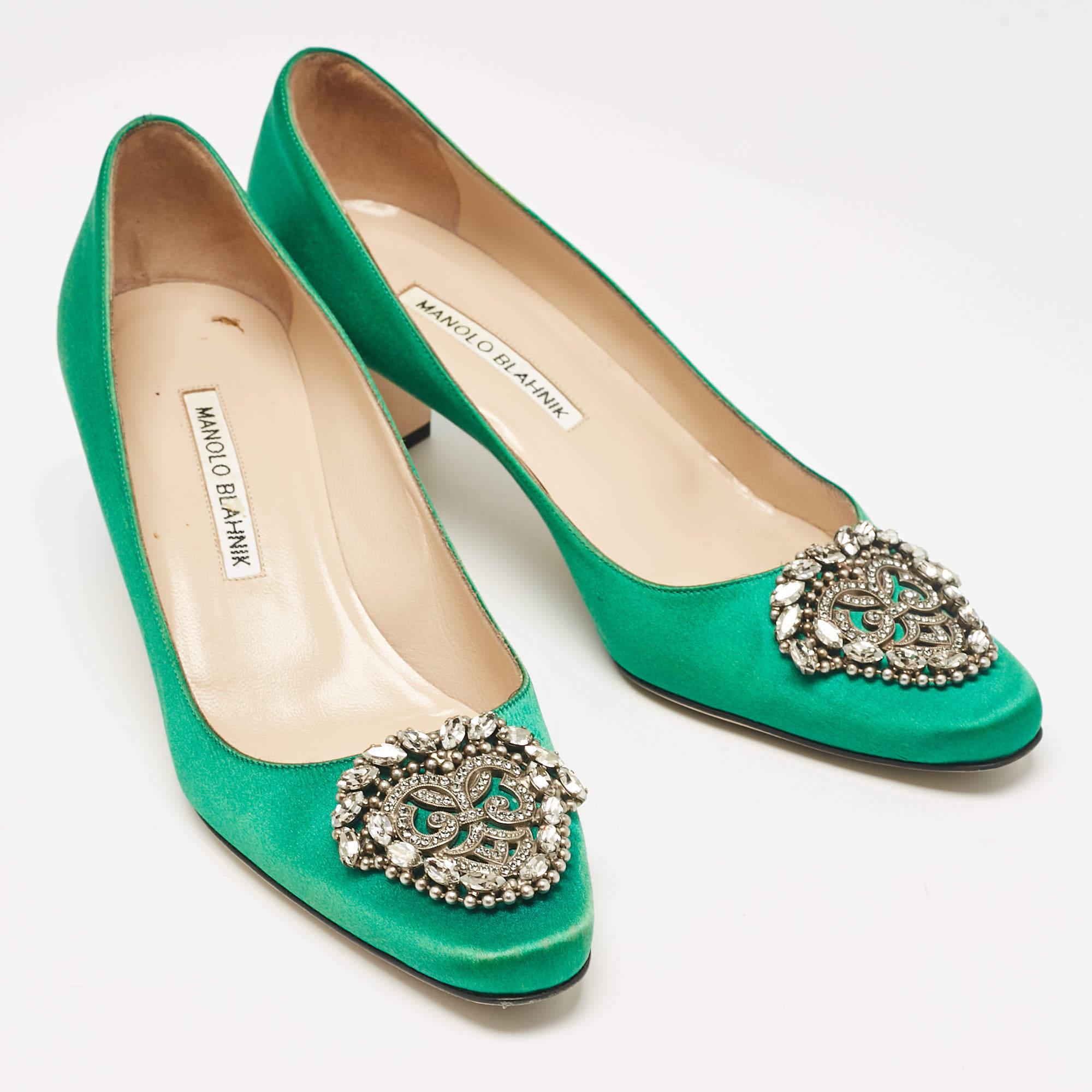 Manolo Blahnik Green Satin Okkaava Crystal Embellished Pumps Size 37.5 For Sale 2