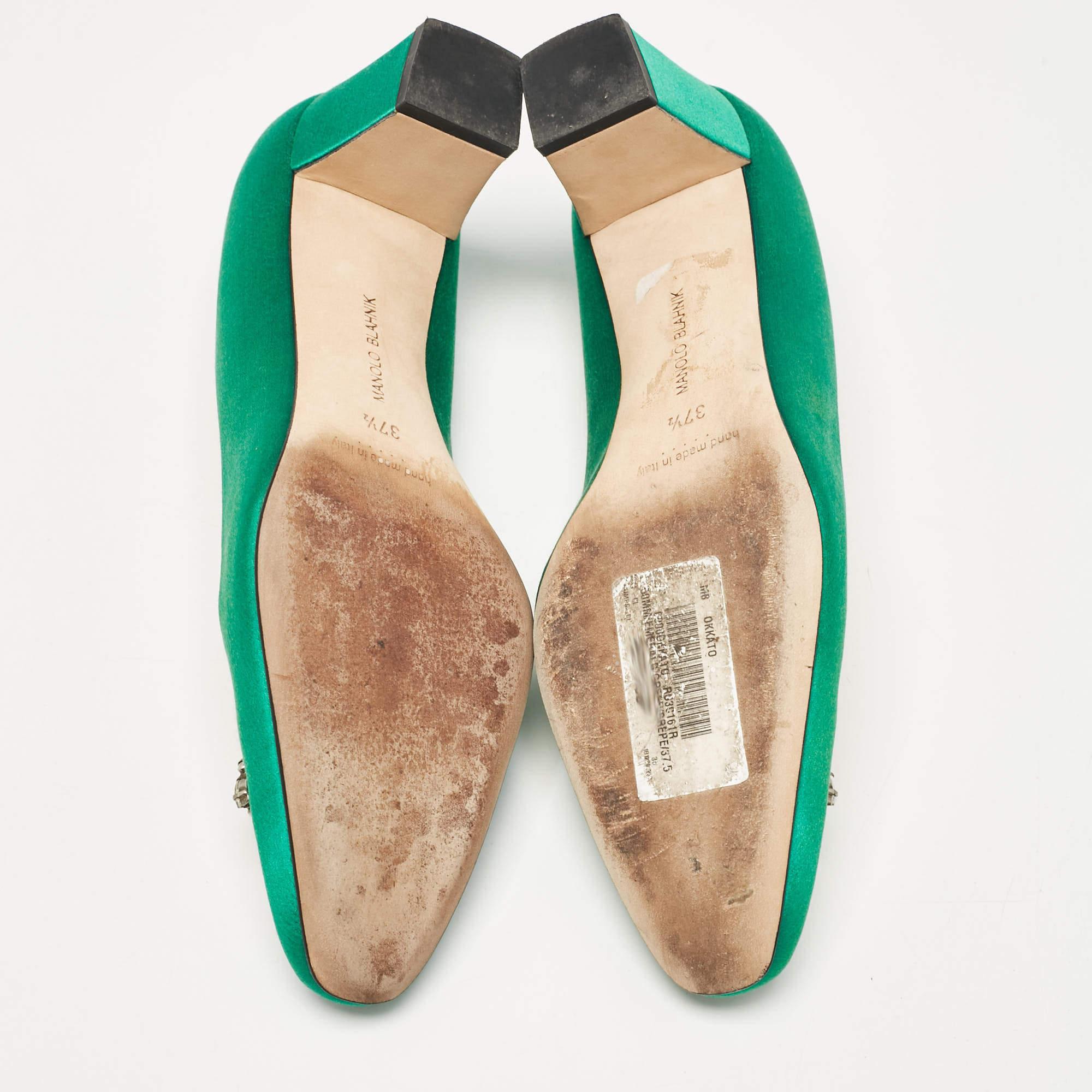 Manolo Blahnik Green Satin Okkaava Crystal Embellished Pumps Size 37.5 For Sale 4