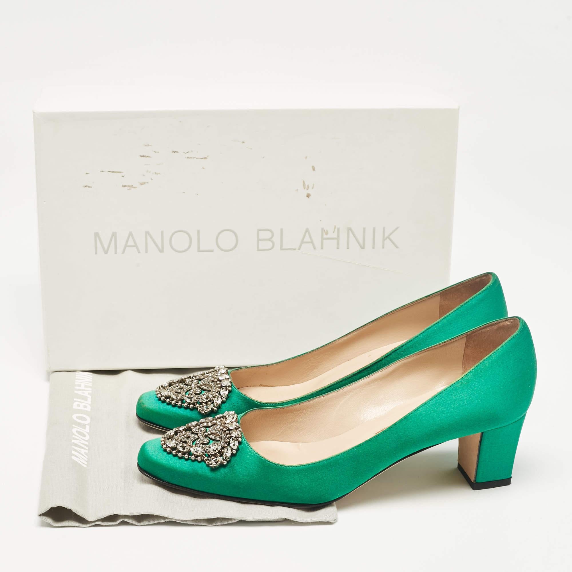 Manolo Blahnik Green Satin Okkaava Crystal Embellished Pumps Size 37.5 For Sale 5