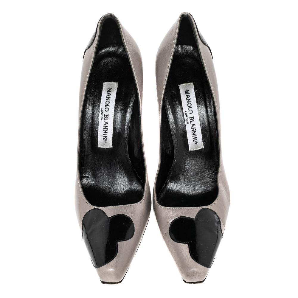 Women's Manolo Blahnik Grey/Black Leather And Patent Leather Adra Pumps Size 39 For Sale