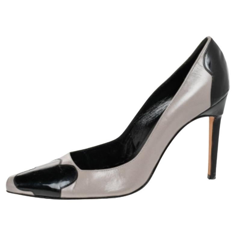 Manolo Blahnik Grigio/Nero in pelle e vernice Adra Pumps Taglia 39