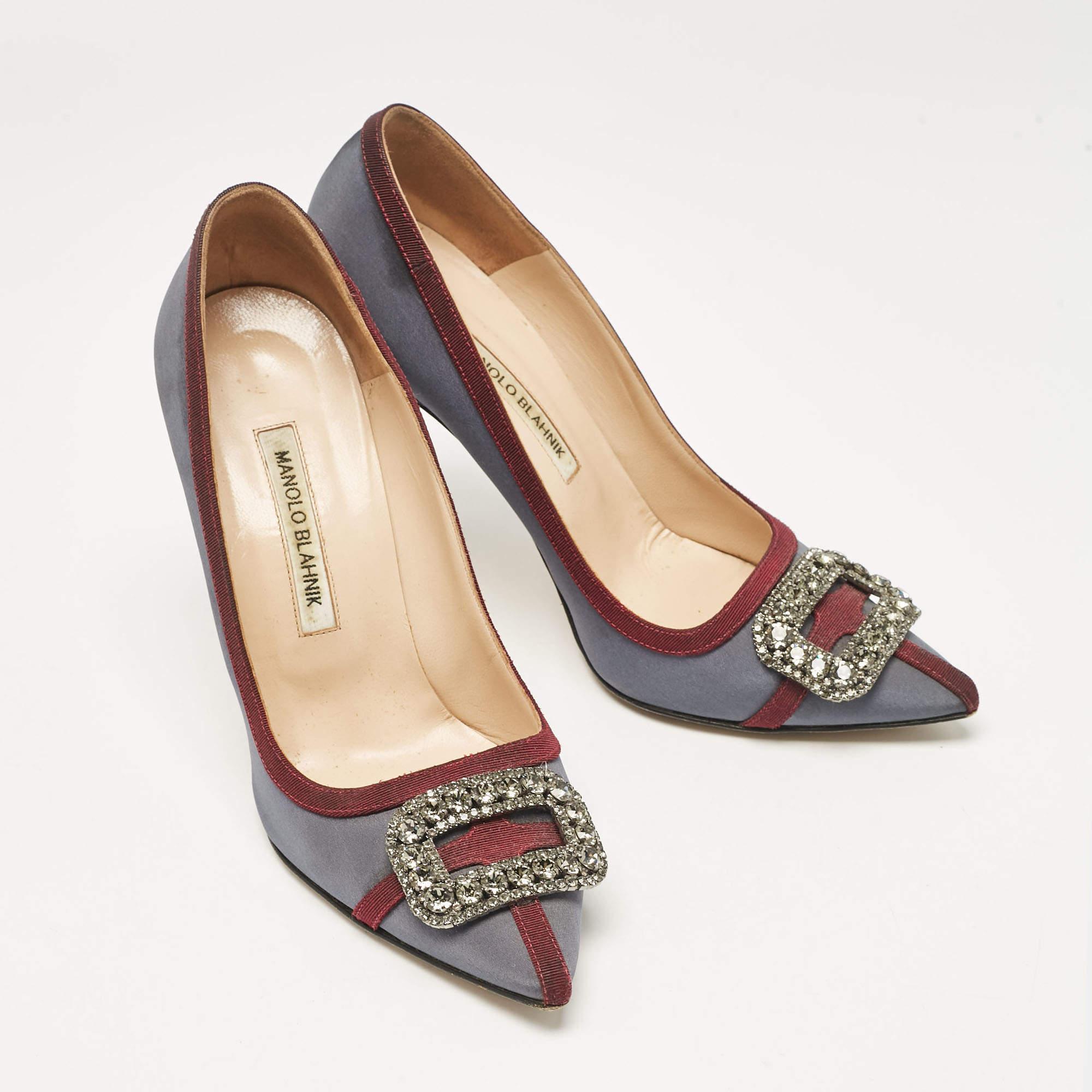 Manolo Blahnik Grey/Burgundy Satin Gotrian Pumps Size 39 In Fair Condition In Dubai, Al Qouz 2