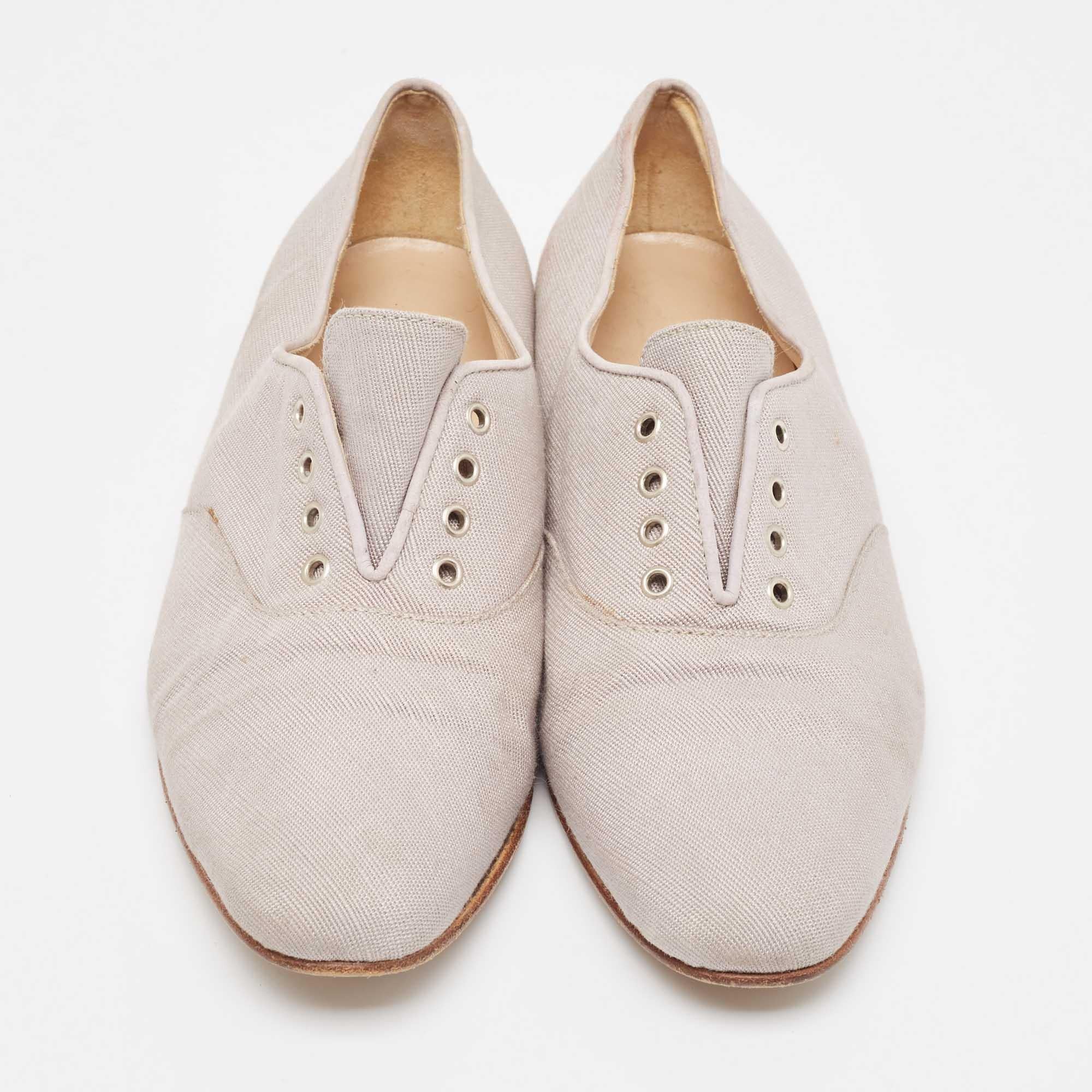 Beige Manolo Blahnik Grey Canvas Oxfords Size 39.5 For Sale