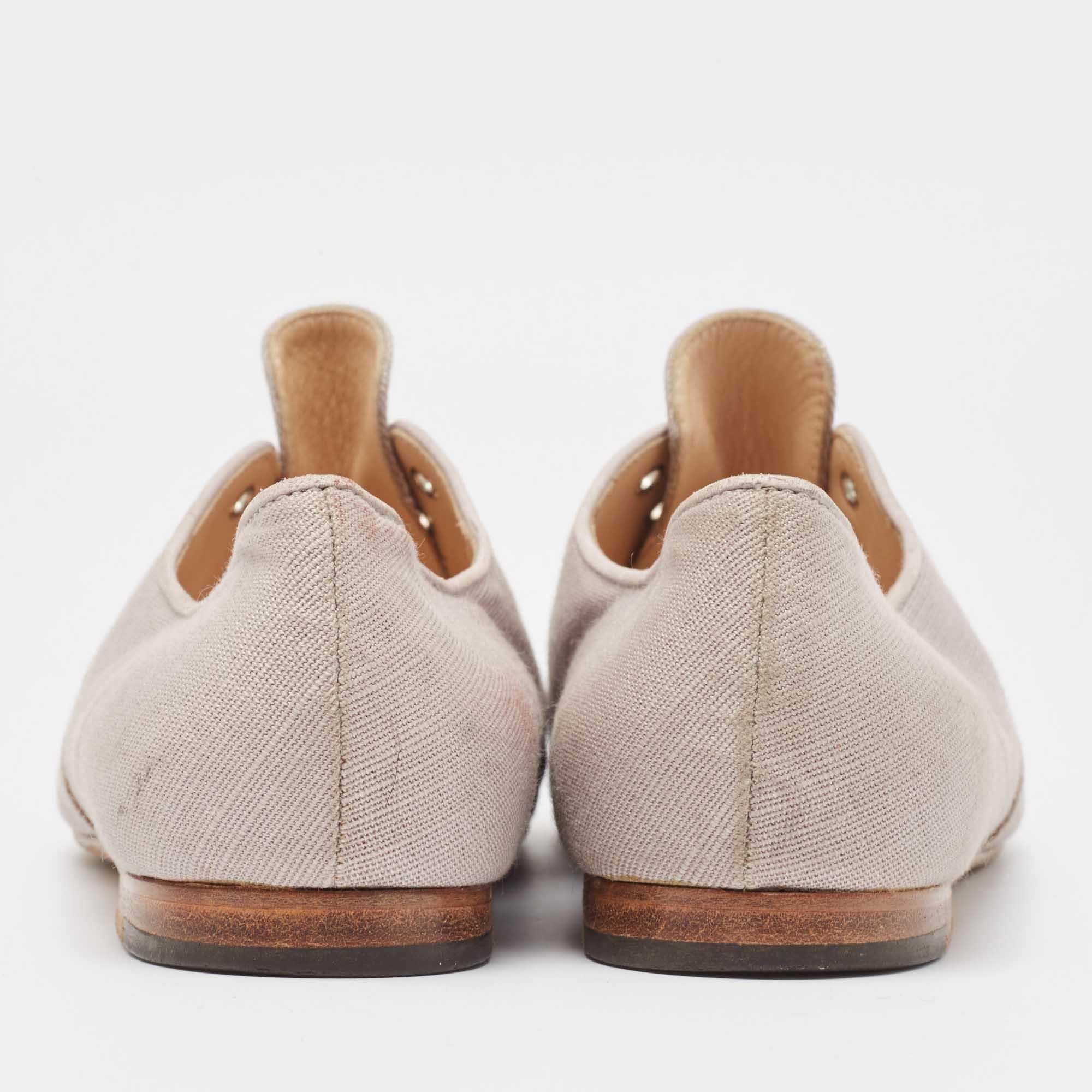 Women's Manolo Blahnik Grey Canvas Oxfords Size 39.5 For Sale