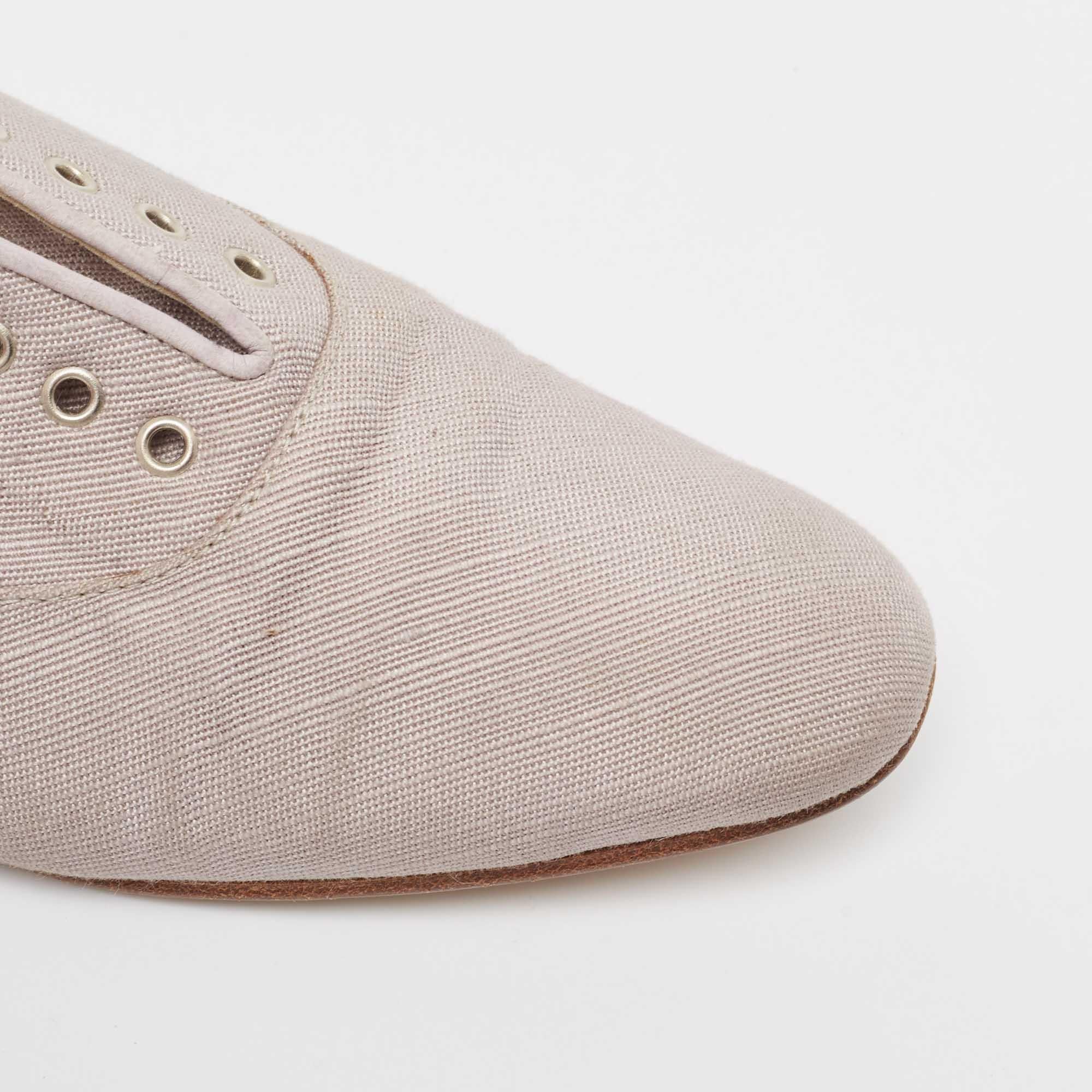 Manolo Blahnik Grey Canvas Oxfords Size 39.5 For Sale 3
