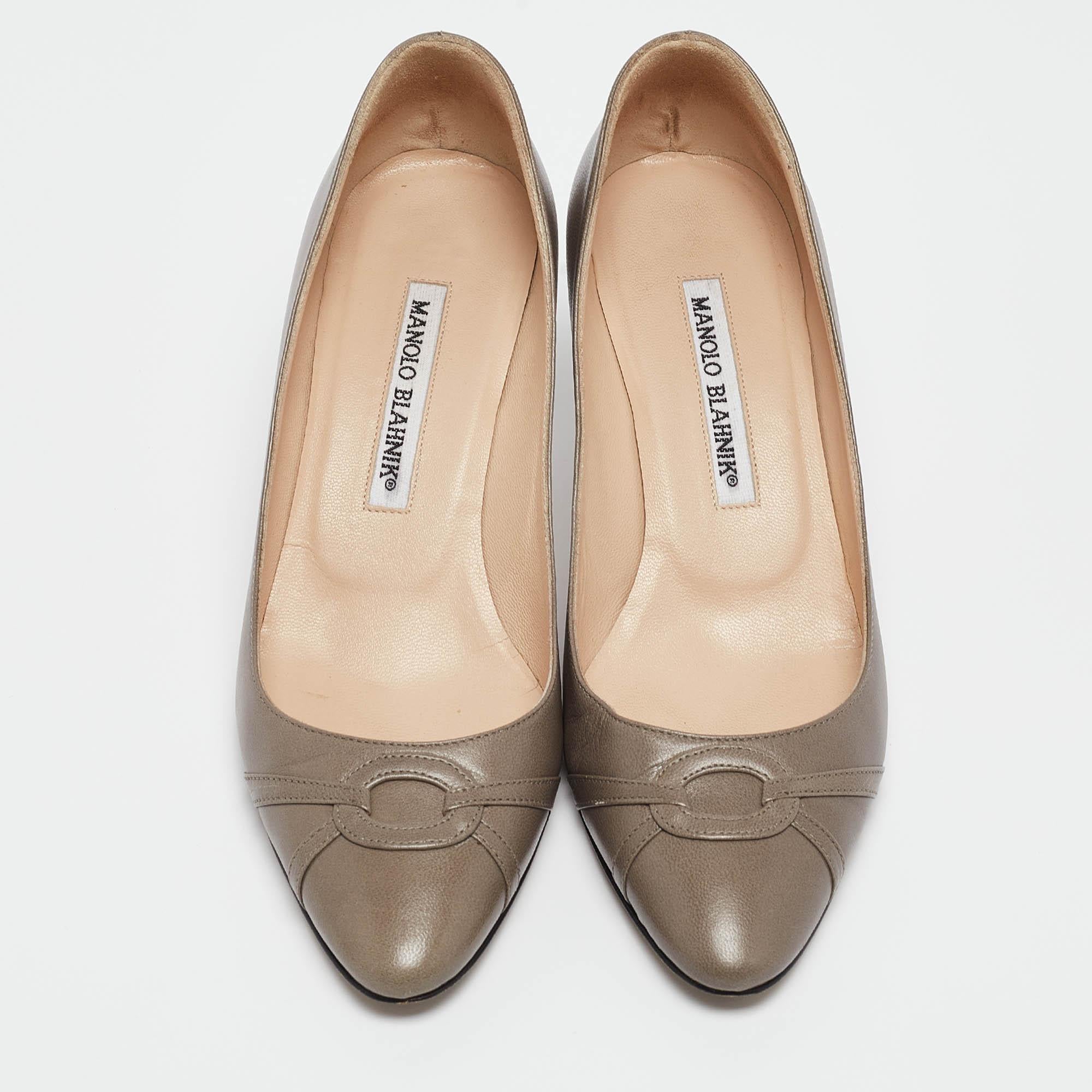 Gray Manolo Blahnik Grey Leather Almond Toe Pumps Size 36.5 For Sale