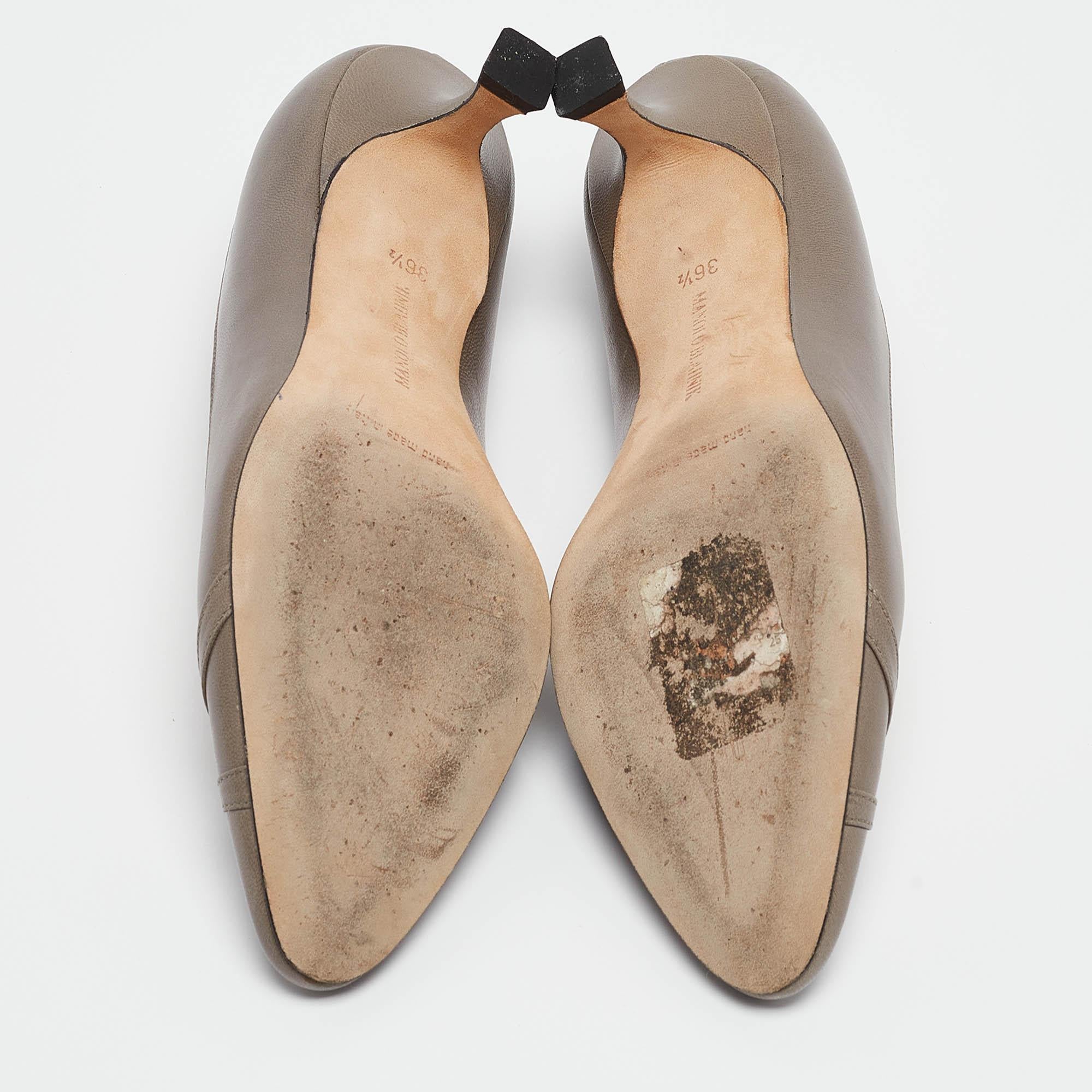 Manolo Blahnik Grey Leather Almond Toe Pumps Size 36.5 For Sale 1