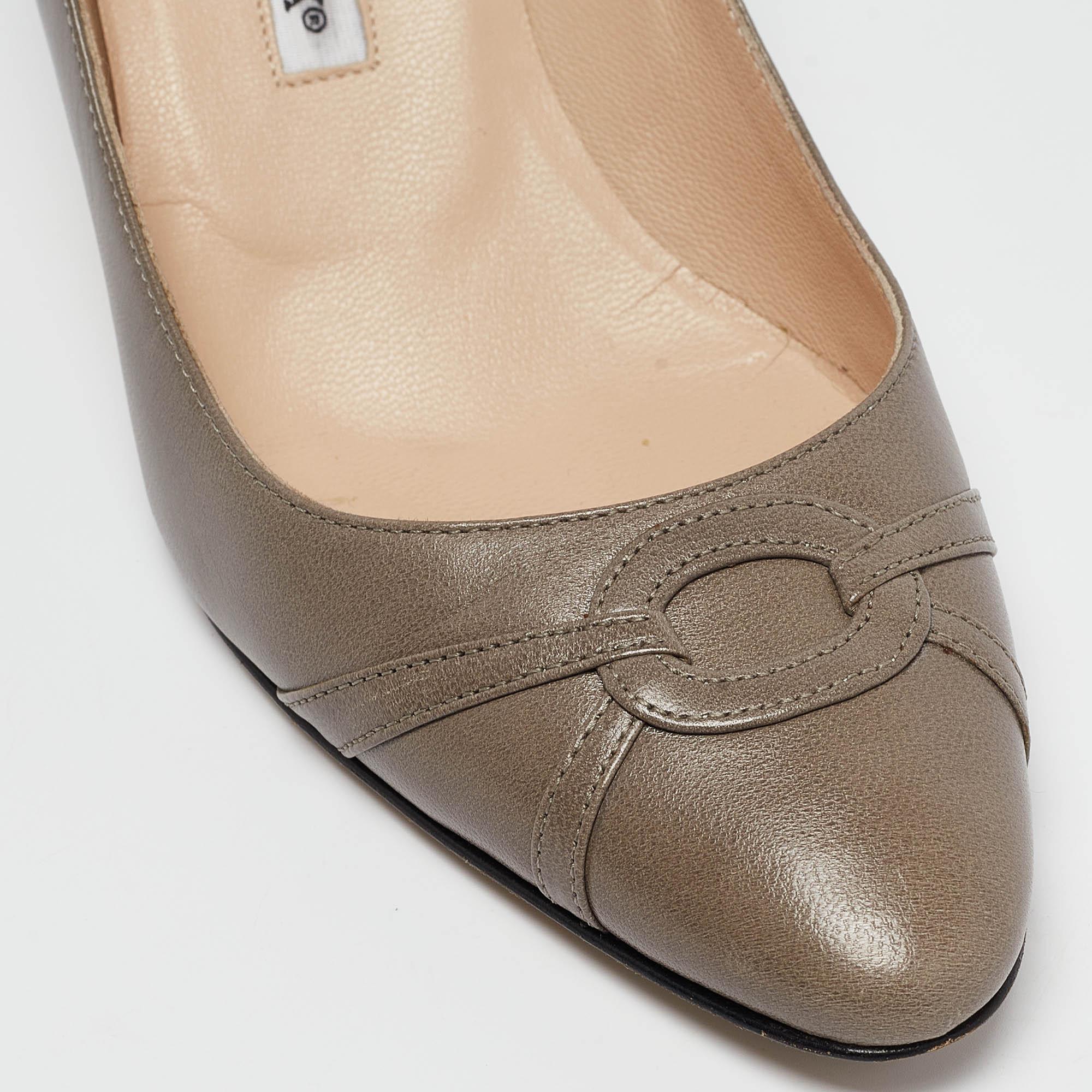 Manolo Blahnik Grey Leather Almond Toe Pumps Size 36.5 For Sale 2