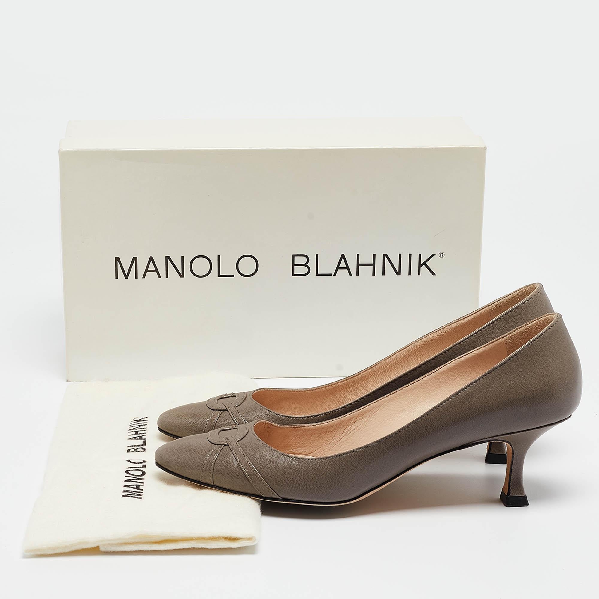 Manolo Blahnik Grey Leather Almond Toe Pumps Size 36.5 For Sale 4