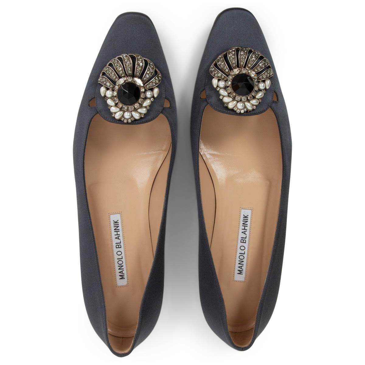 MANOLO BLAHNIK grey SATIN EMBELLISHED Ballet Flats Shoes 39 In Excellent Condition For Sale In Zürich, CH