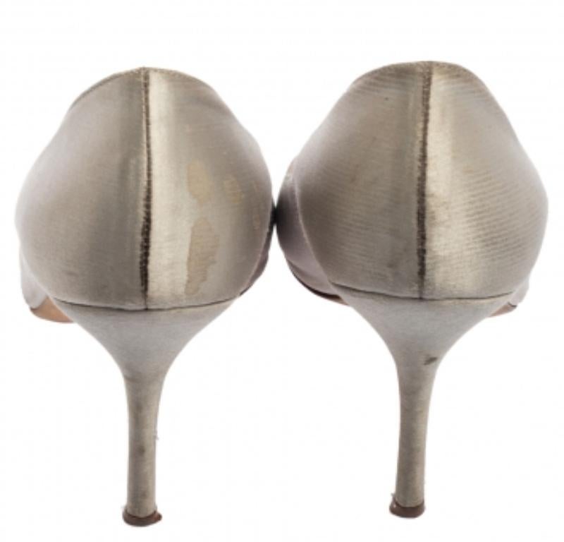 Manolo Blahnik Grey Satin  'Eufrasia' Pumps Size 38 In Fair Condition In Dubai, Al Qouz 2