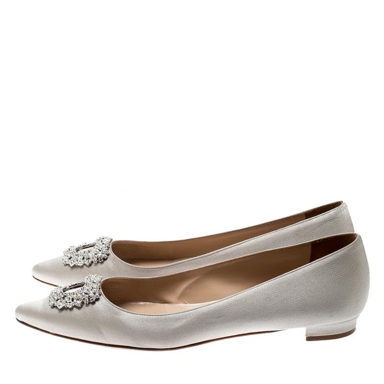 manolo hangisi flats sale