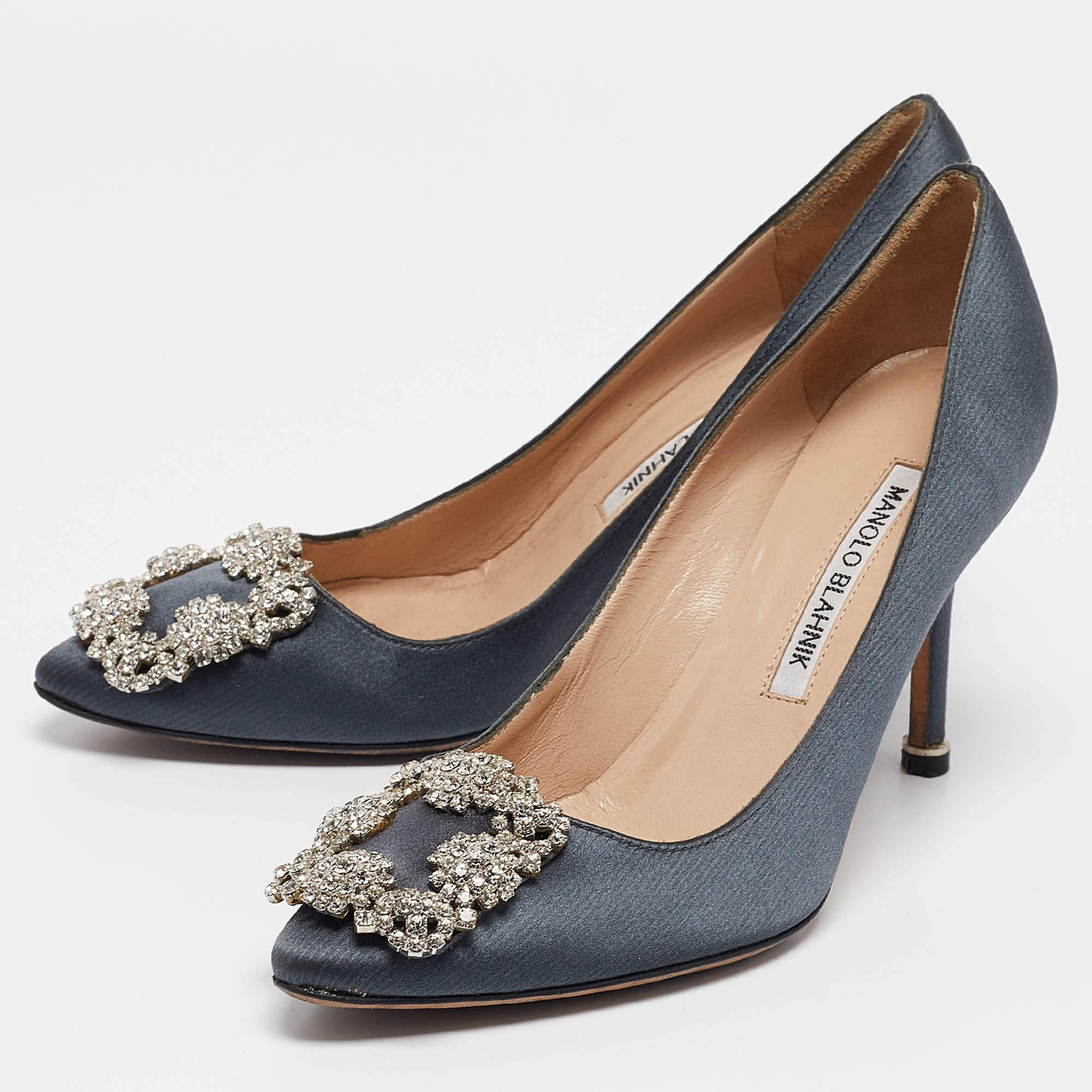 Manolo Blahniks classy take on footwear is captured in this design. The pumps are wonderfully crafted using high quality materials and set on durable soles. Wear yours with cropped hemlines to spotlight the modern construction.