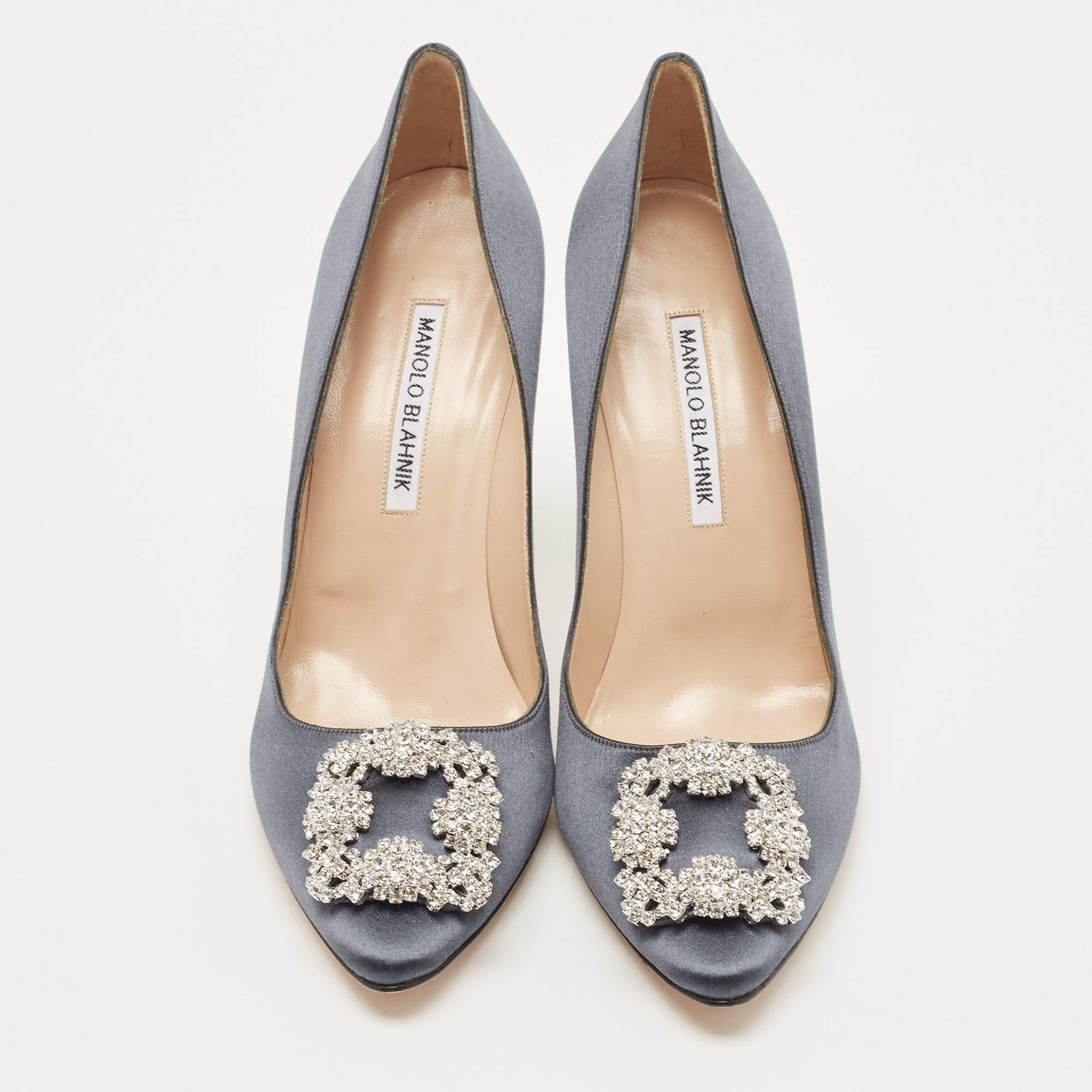 Manolo Blahnik Grey Satin Hangisi Pumps Size 39 In New Condition In Dubai, Al Qouz 2