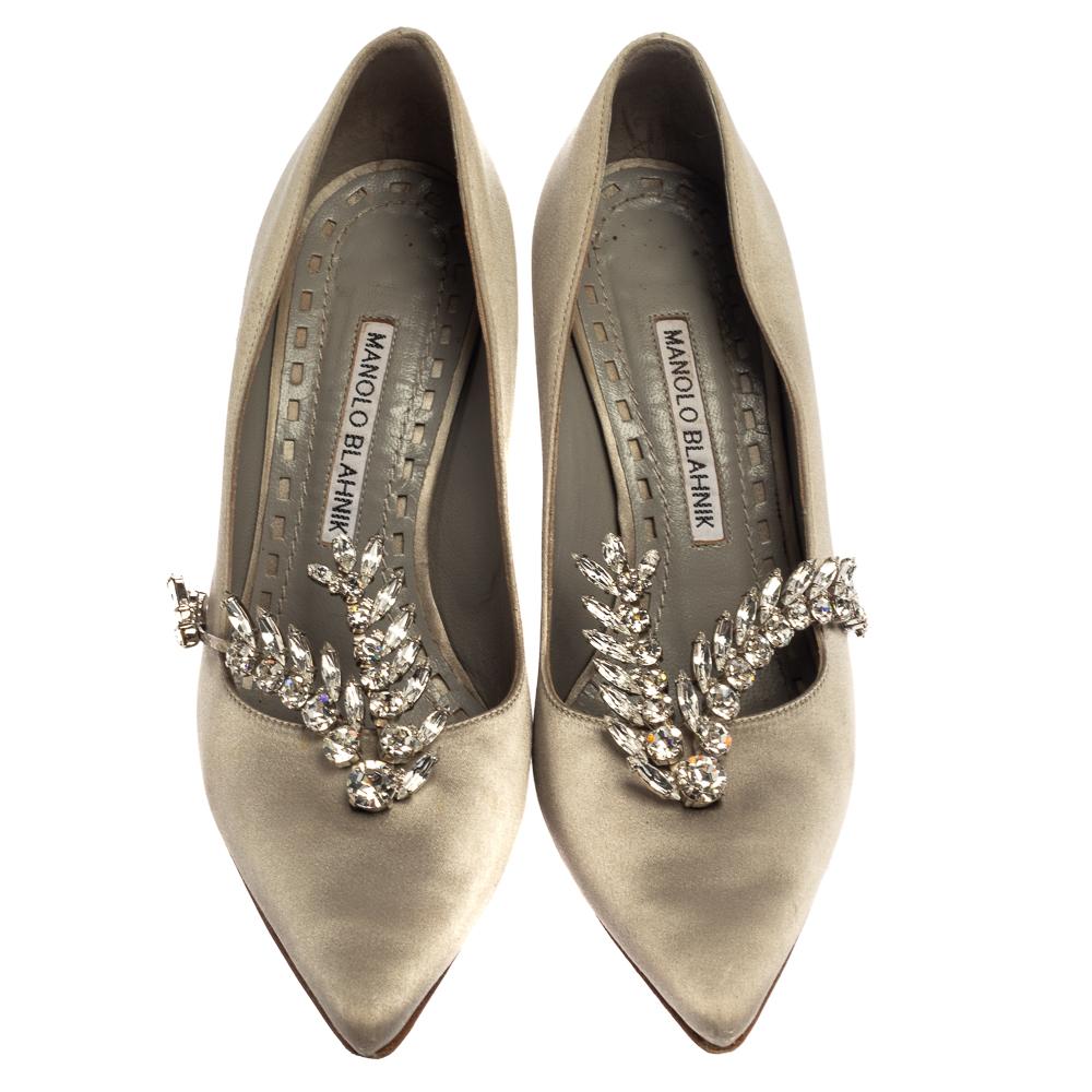 Manolo Blahnik is coveted for its luxurious and feminine designs. Crafted out of satin, these grey pumps are to add a glamorous touch to your overall look. They feature pointed toes, 8.5 cm slim heels, and jewel embellishments on the
