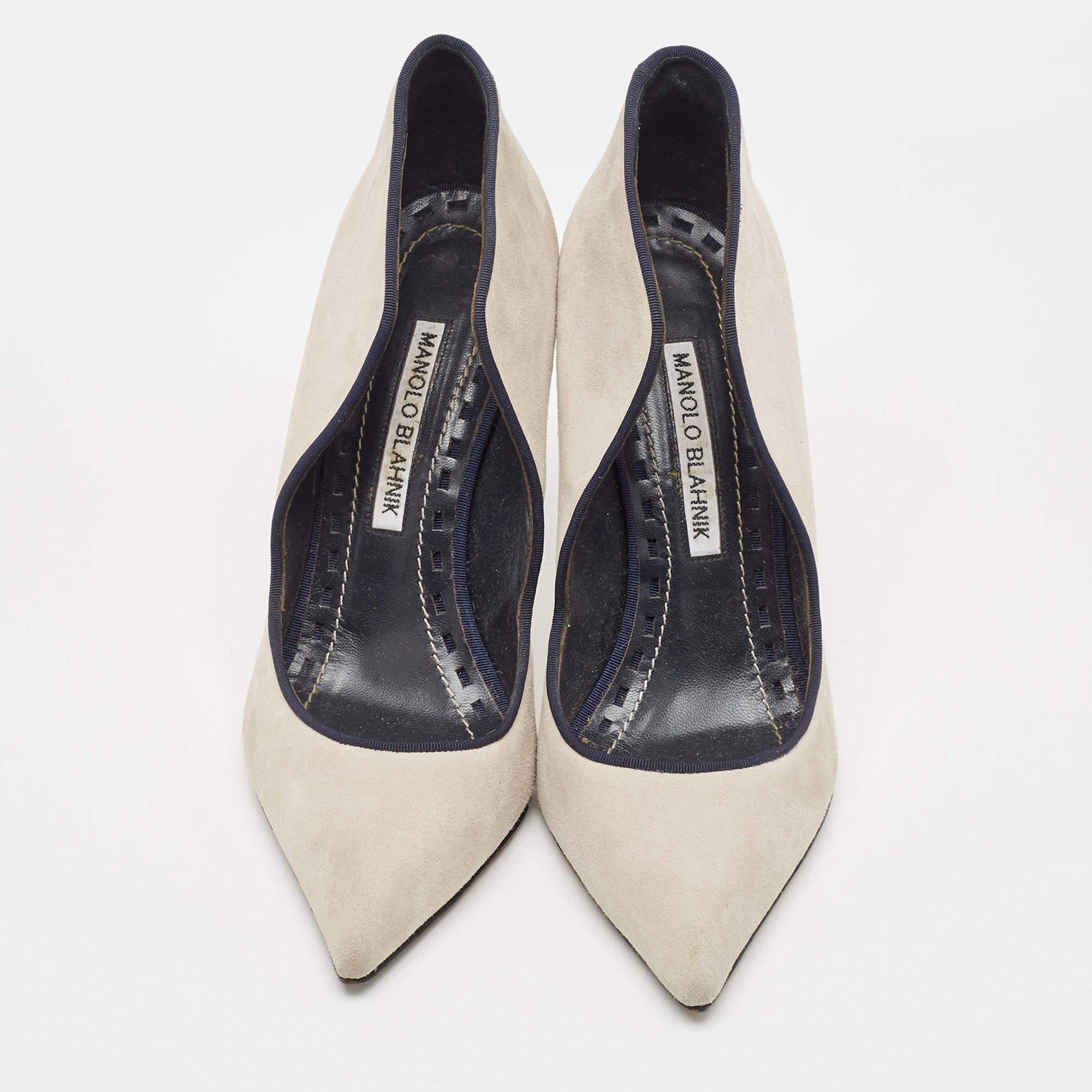 Manolo Blahnik Grey Suede Pointed Toe Pumps Size 36.5 For Sale 3