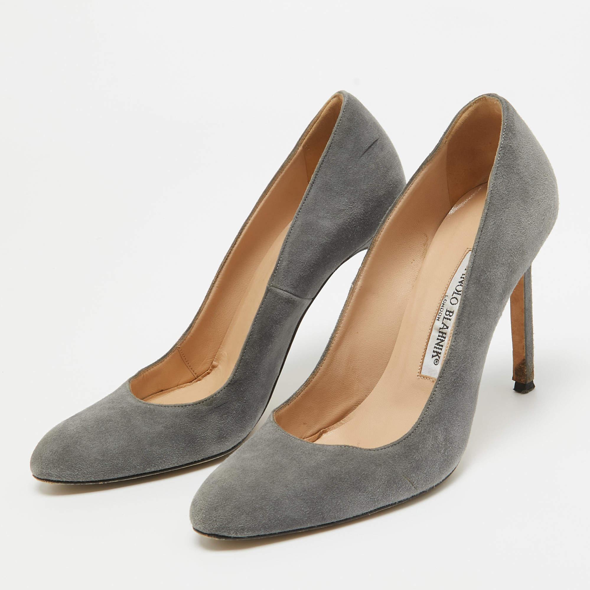 Faites preuve de chic avec ces escarpins de créateur. Elles présentent des talons robustes et des semelles durables, parfaits pour vos sorties à la mode !