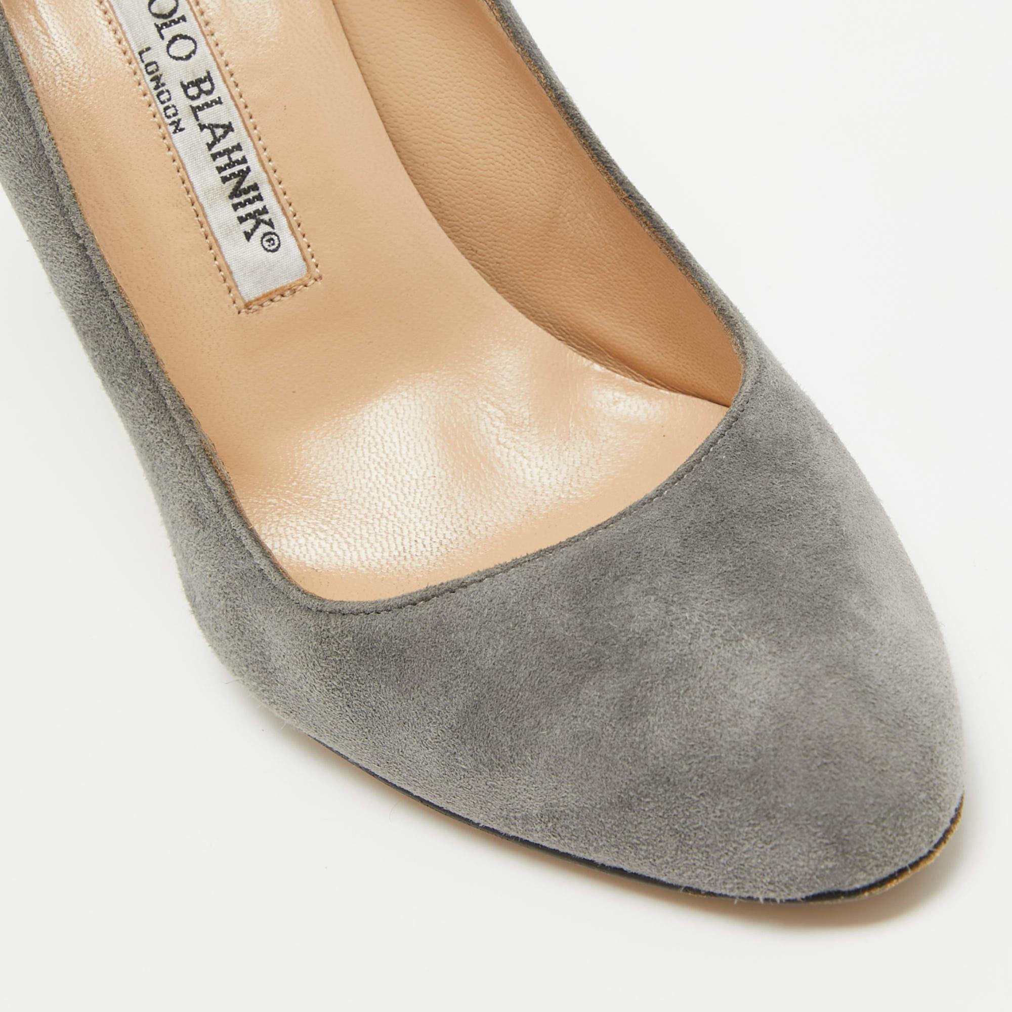 Manolo Blahnik - Escarpins à bout rond en daim gris, taille 35.5 en vente 2