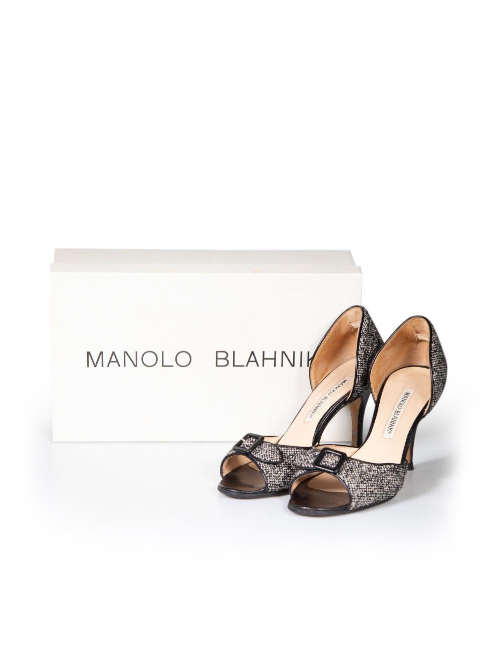 Manolo Blahnik Grey Tweed Buckled Detail Heels Size IT 35.5 For Sale 2