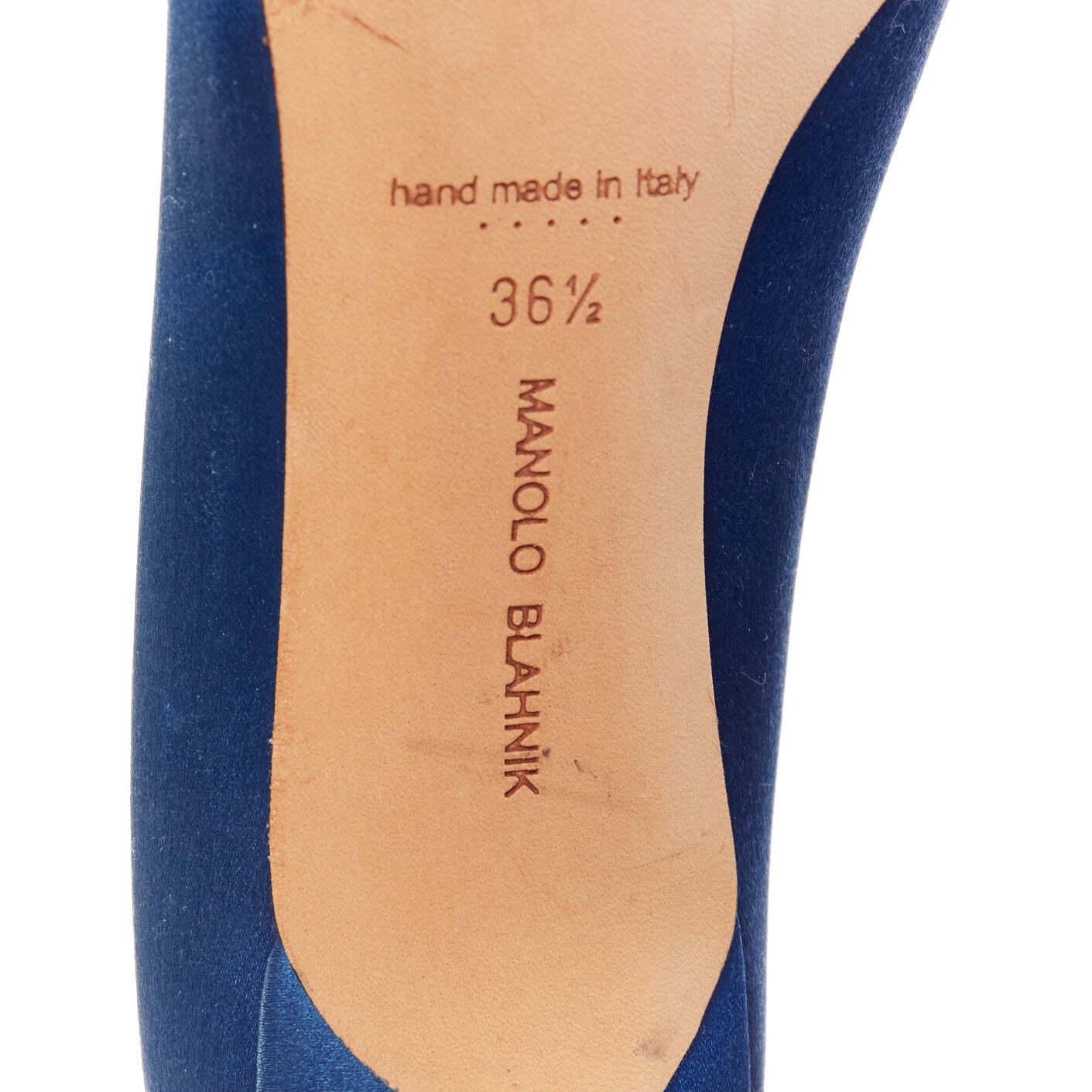 MANOLO BLAHNIK Hangisi 50 Blaue Satin-Pumps mit Kristallschnalle und Teebecherabsatz mit Absatz EU36,5 im Angebot 5