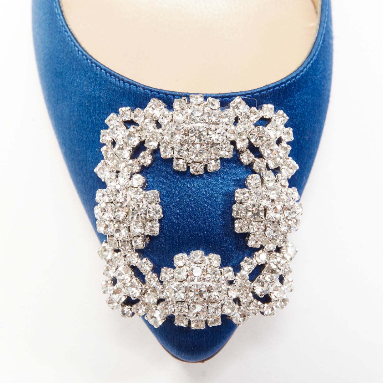 MANOLO BLAHNIK Hangisi 50 Blaue Satin-Pumps mit Kristallschnalle und Teebecherabsatz mit Absatz EU36,5 im Angebot 1