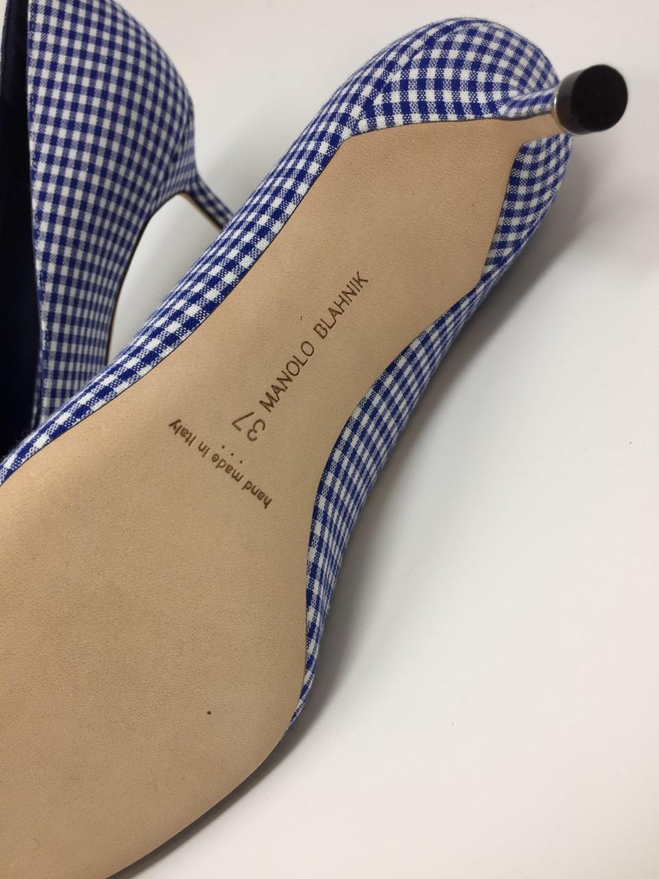 Never been worn 2018 jewel hangisi gingham manolo blahnik pumps in size 37. 
Two dust bags included.
6cm heel.
Sole: 100% leather
Lining: 100% leather
Outer: 100% cotton
Color: Navy and White

