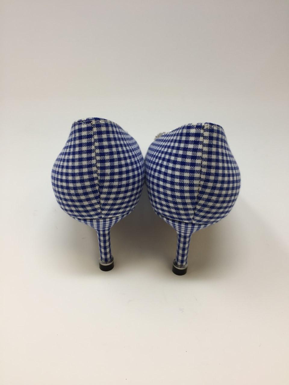 Manolo blahnik hangisi 50 gingham pump In New Condition For Sale In North York, CA