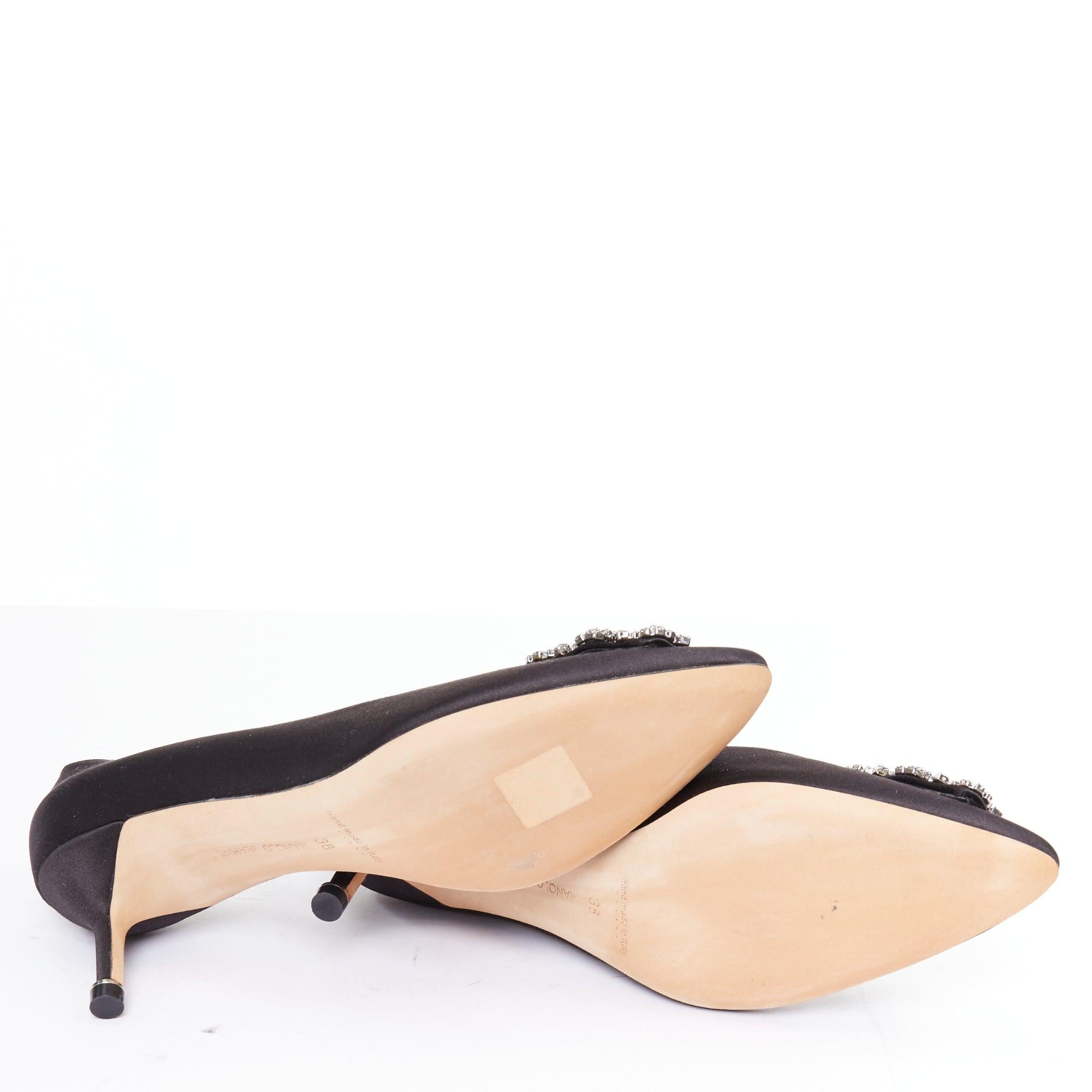 Manolo Blahnik - Hangisi - Escarpins à talons en satin noir avec boucle en cristal EU38 en vente 6