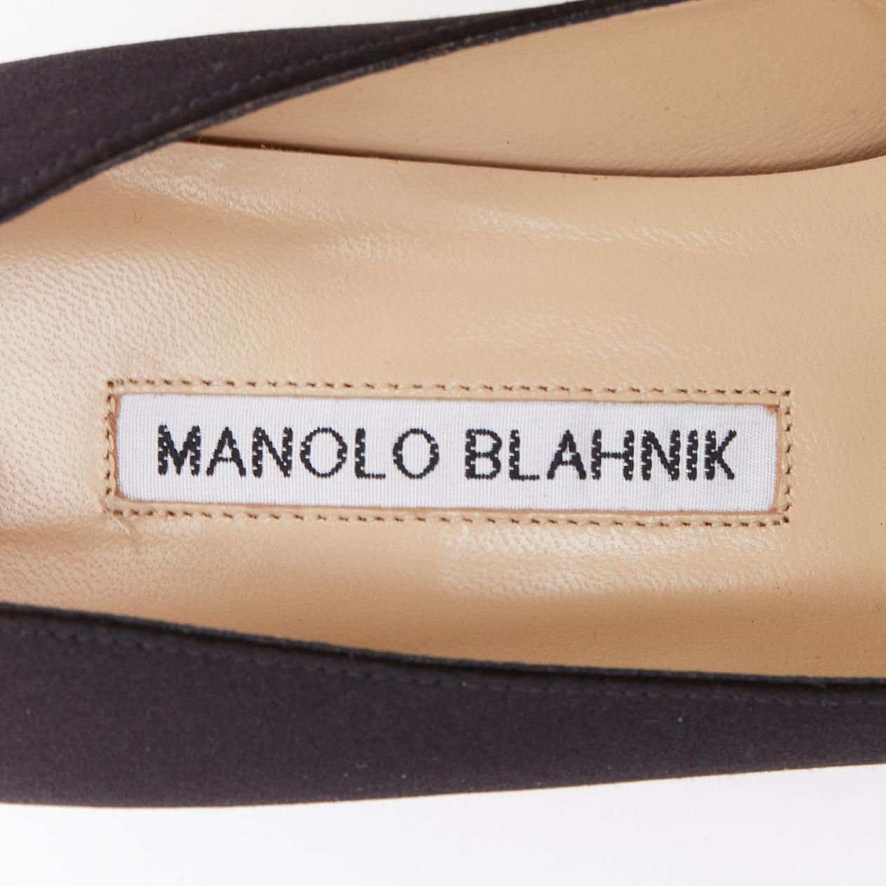 Manolo Blahnik - Hangisi - Escarpins à talons en satin noir avec boucle en cristal EU38 en vente 4