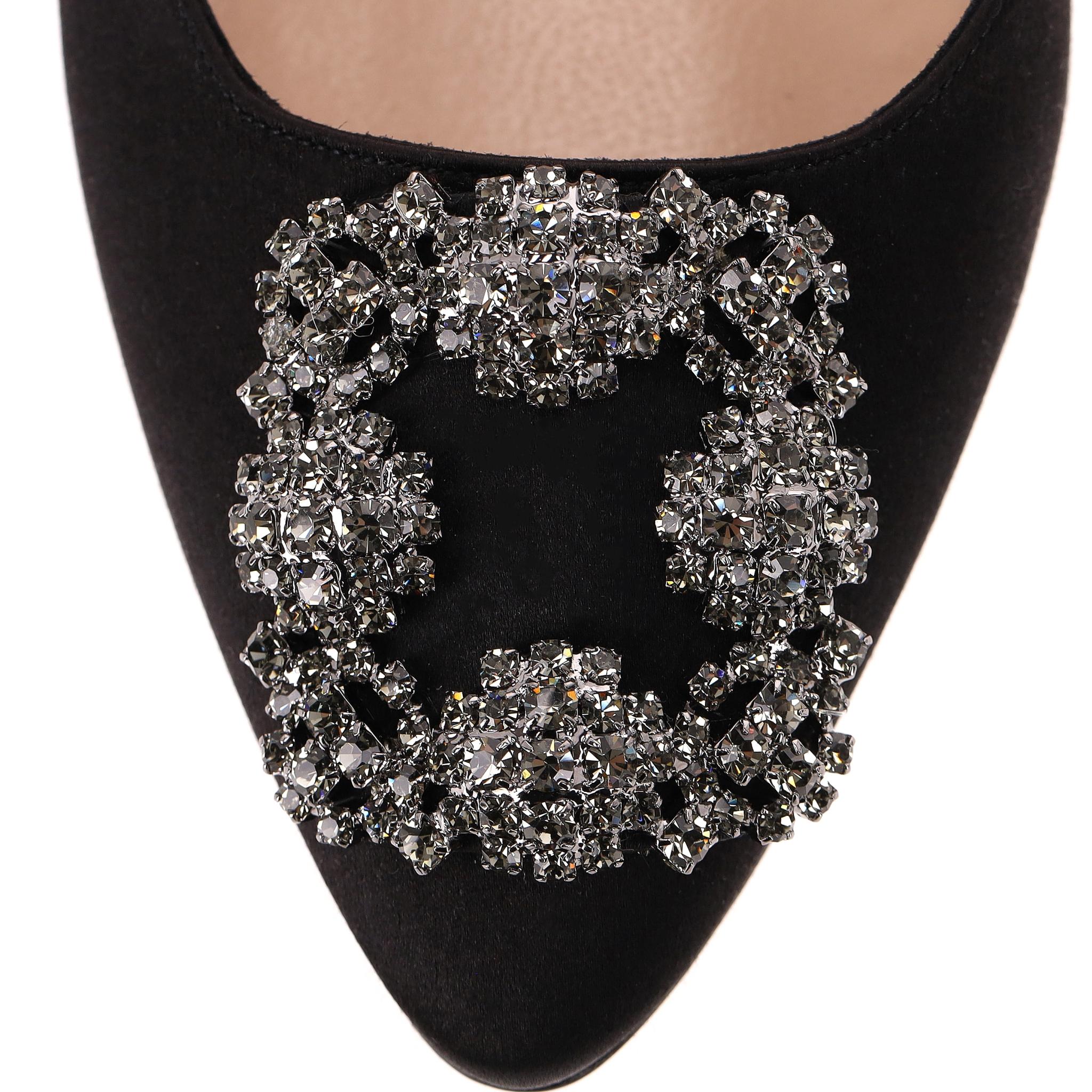 Manolo Blahnik 'Hangisi' - Mules à talons en satin ornées de cristaux en vente 2