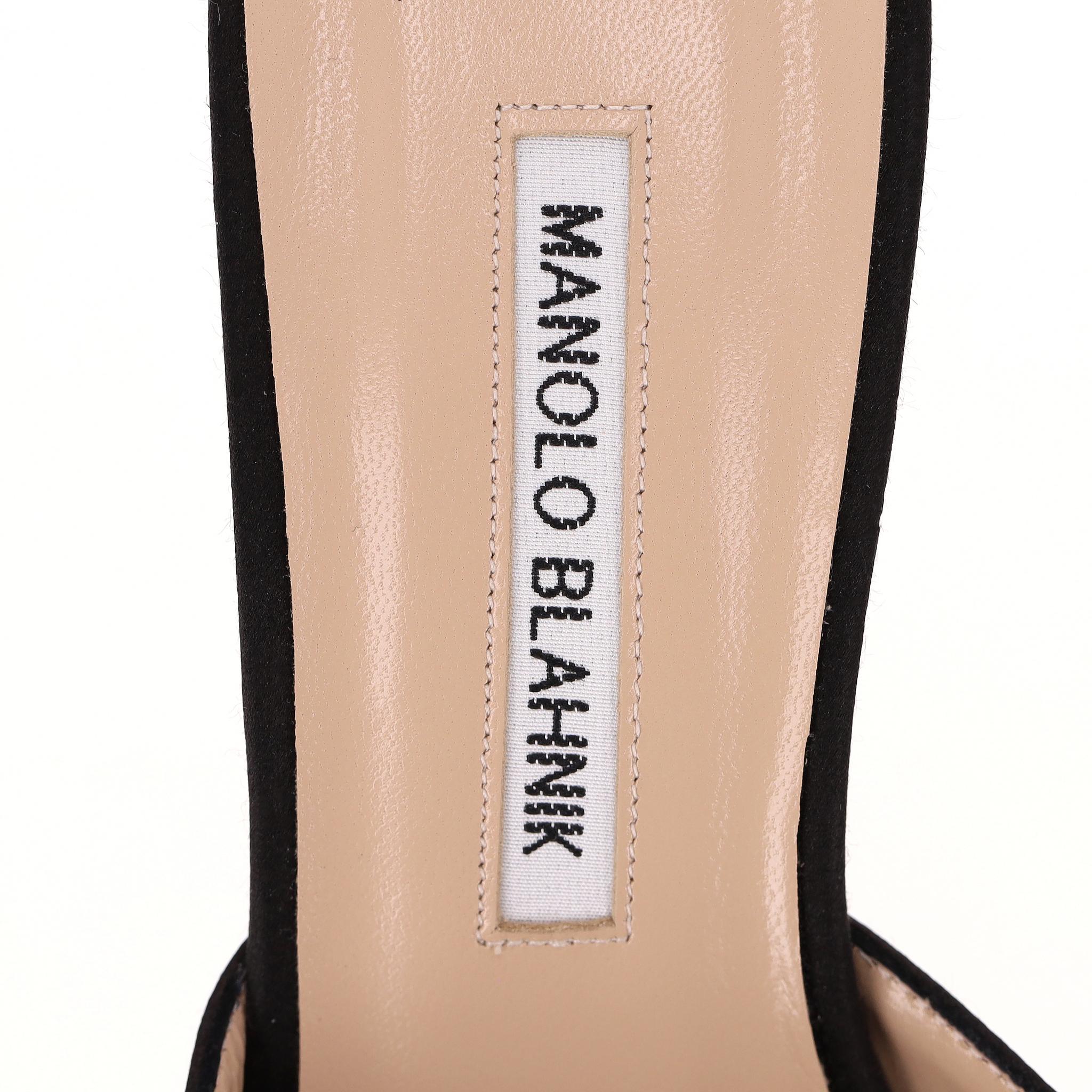 Manolo Blahnik 'Hangisi' - Mules à talons en satin ornées de cristaux en vente 3