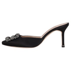 Mules con tacco in raso impreziosite da cristalli Manolo Blahnik 'Hangisi'