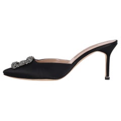 Mules con tacco in raso impreziosite da cristalli Manolo Blahnik 'Hangisi'
