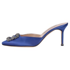Mules con tacco in raso impreziosite da cristalli Manolo Blahnik 'Hangisi'